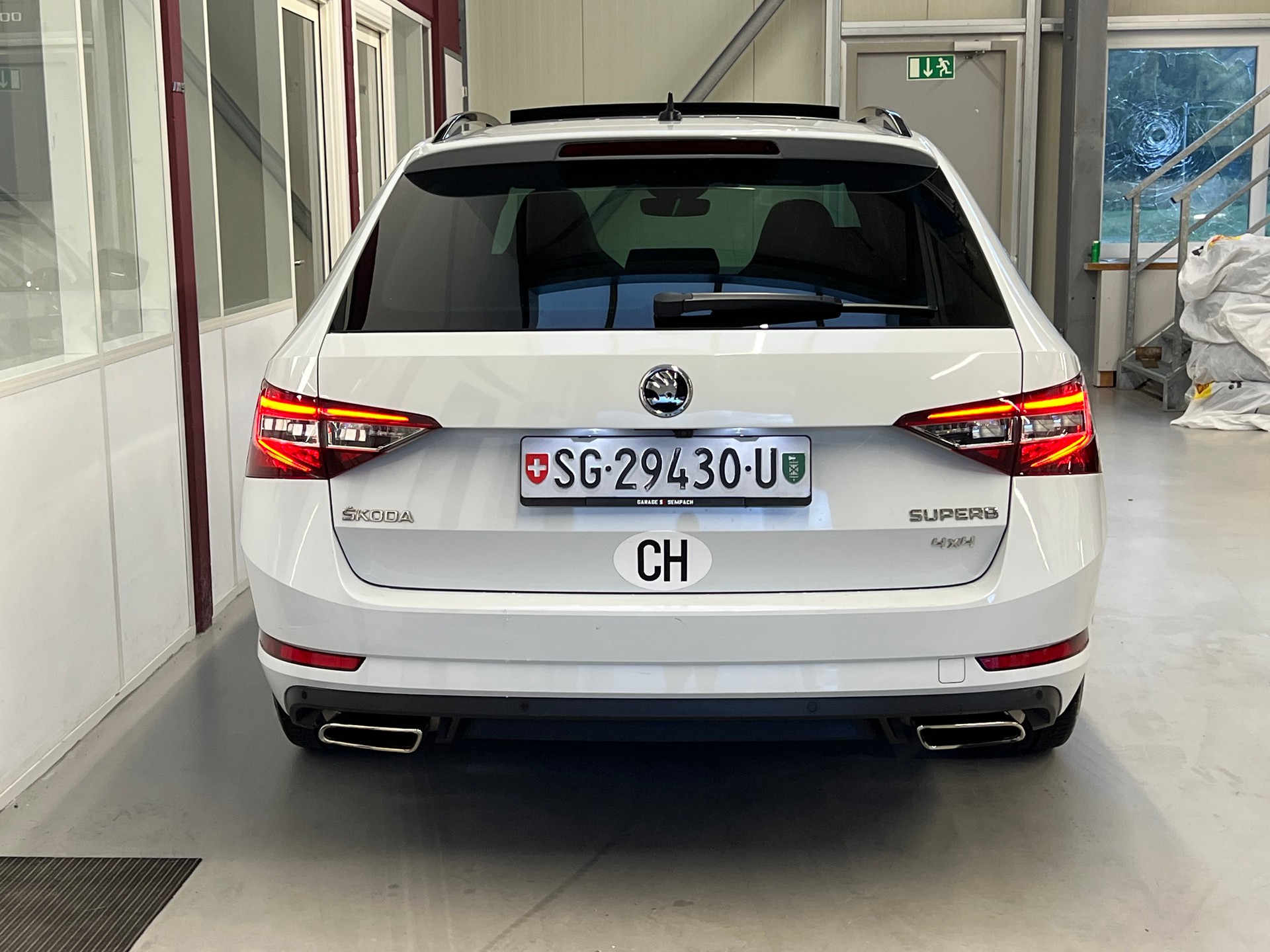 SKODA Superb Combi 2.0 TSI L&K DSG 4x4-image-6