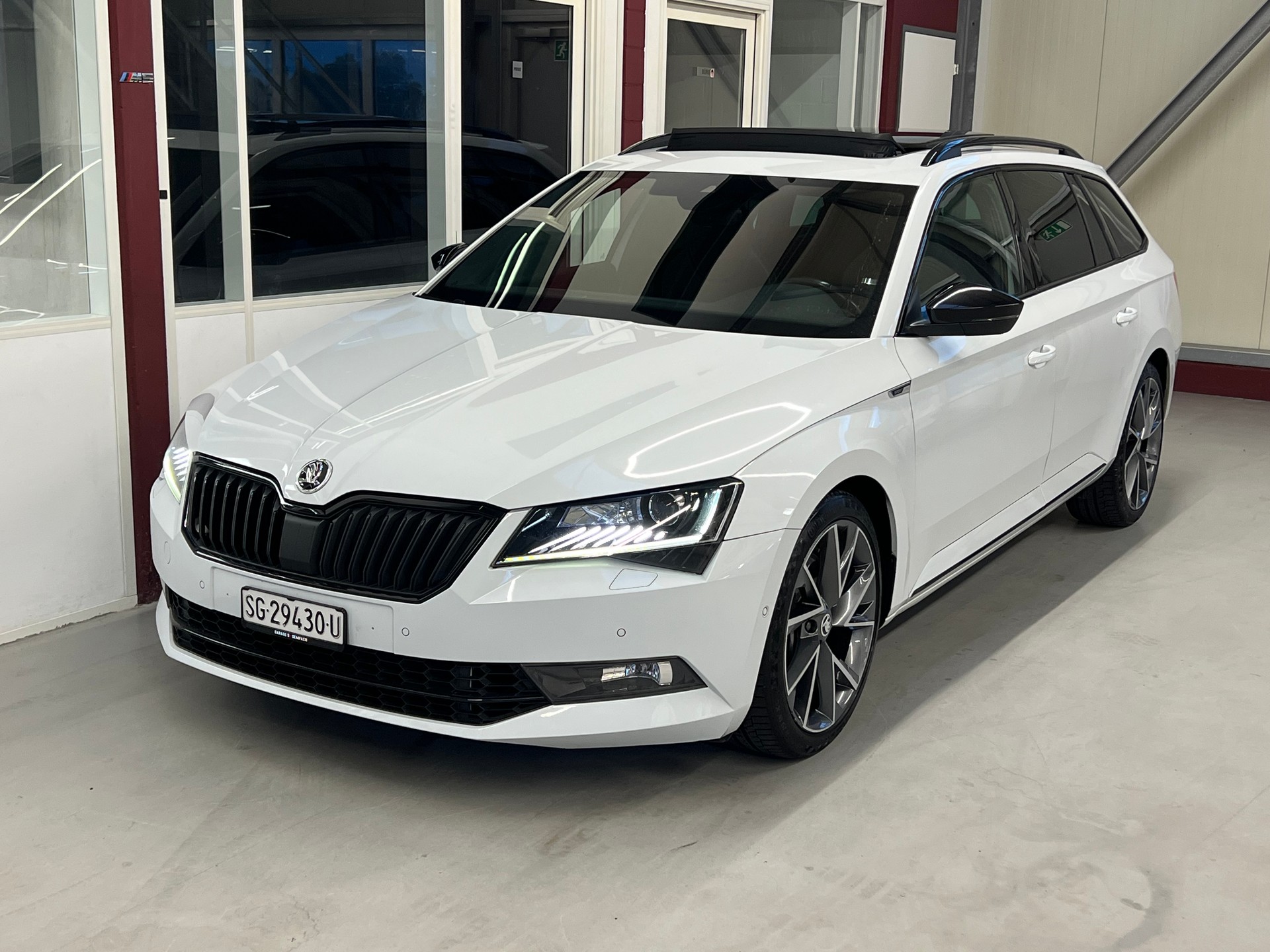 SKODA Superb Combi 2.0 TSI L&K DSG 4x4-image-2