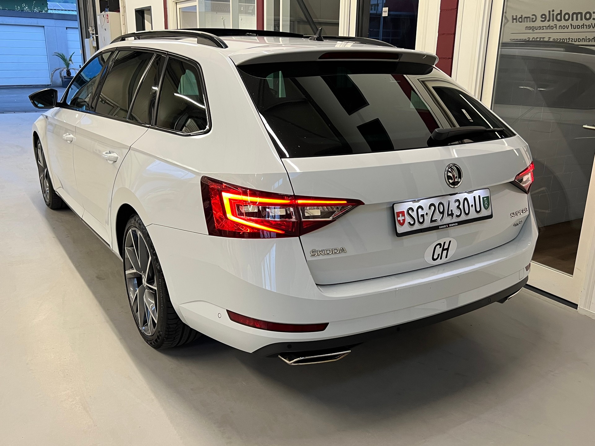 SKODA Superb Combi 2.0 TSI L&K DSG 4x4-image-5