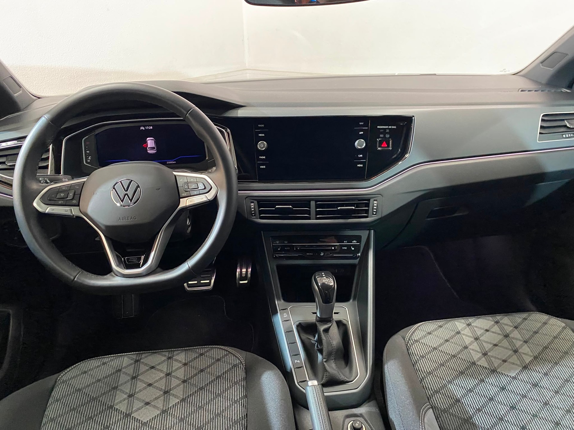 VW Taigo 1.5 TSI R-Line DSG-image-9