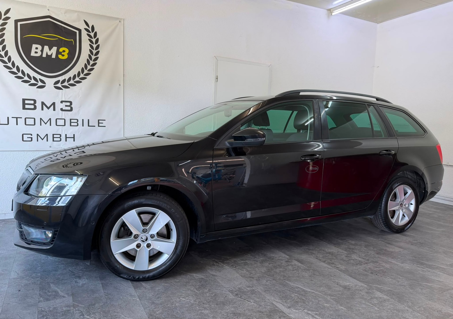 SKODA Octavia Combi 1.8 TSI Elegance 4x4 DSG 1.6T AHK!-image-1
