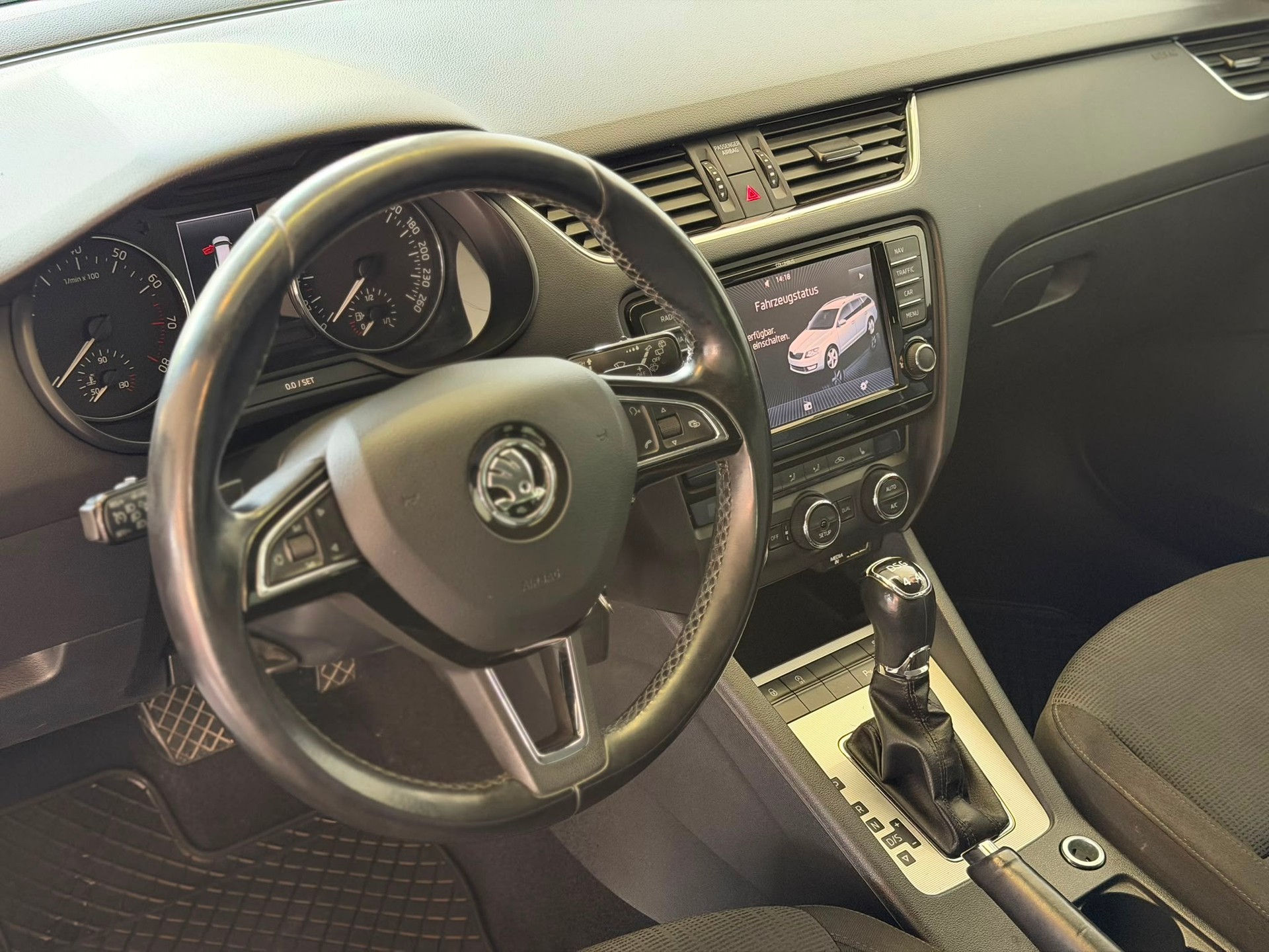 SKODA Octavia Combi 1.8 TSI Elegance 4x4 DSG 1.6T AHK!-image-8