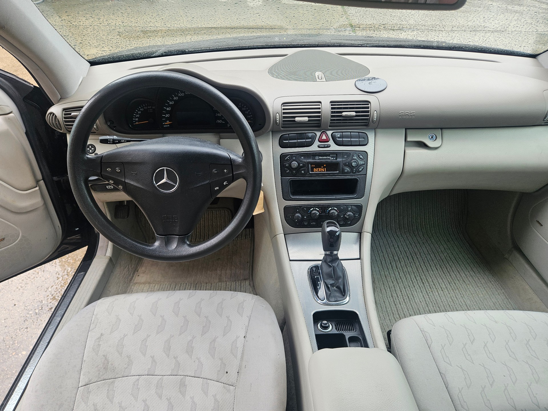 MERCEDES-BENZ C 180 K Sport Edition-image-7