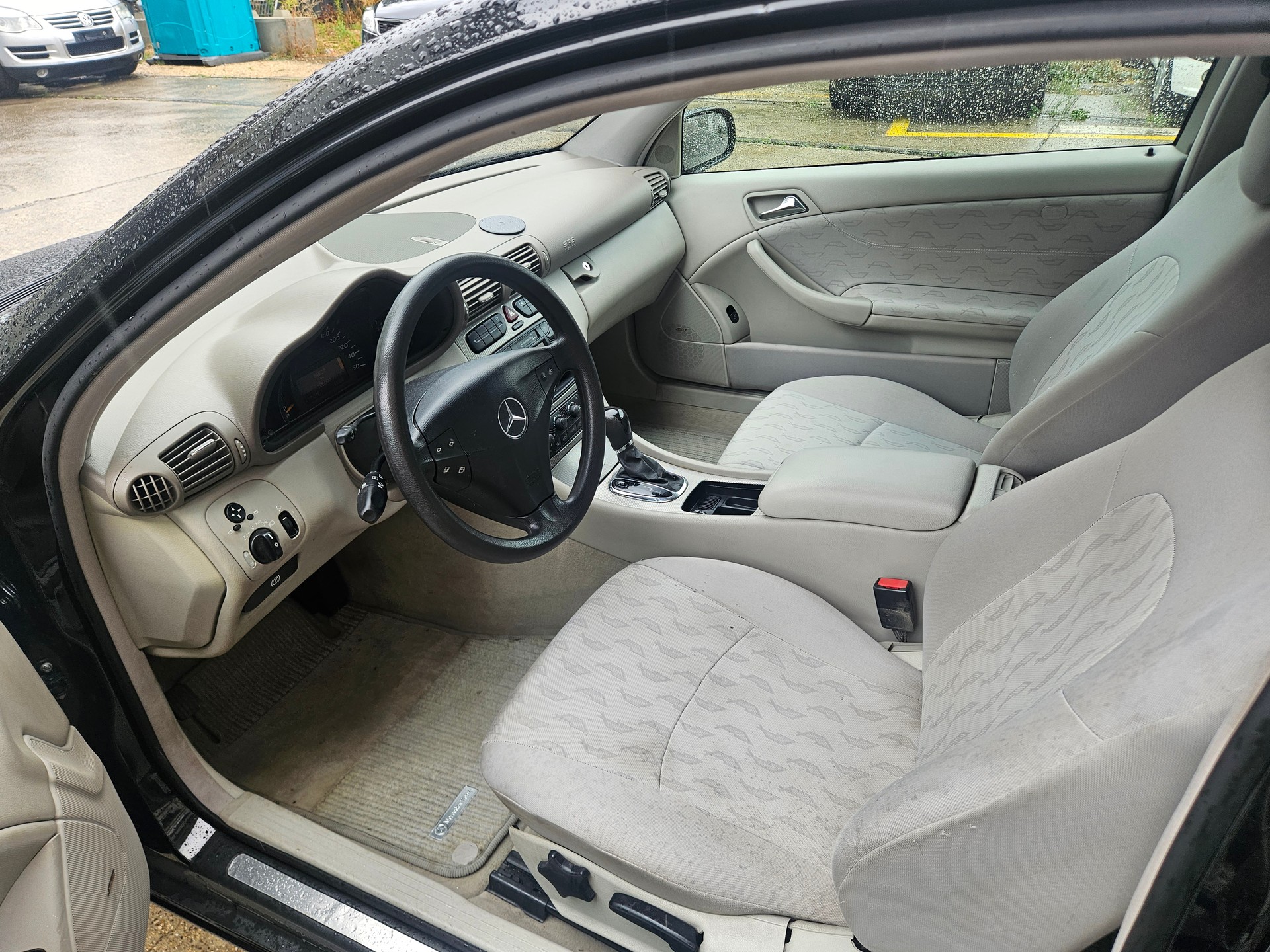 MERCEDES-BENZ C 180 K Sport Edition-image-9