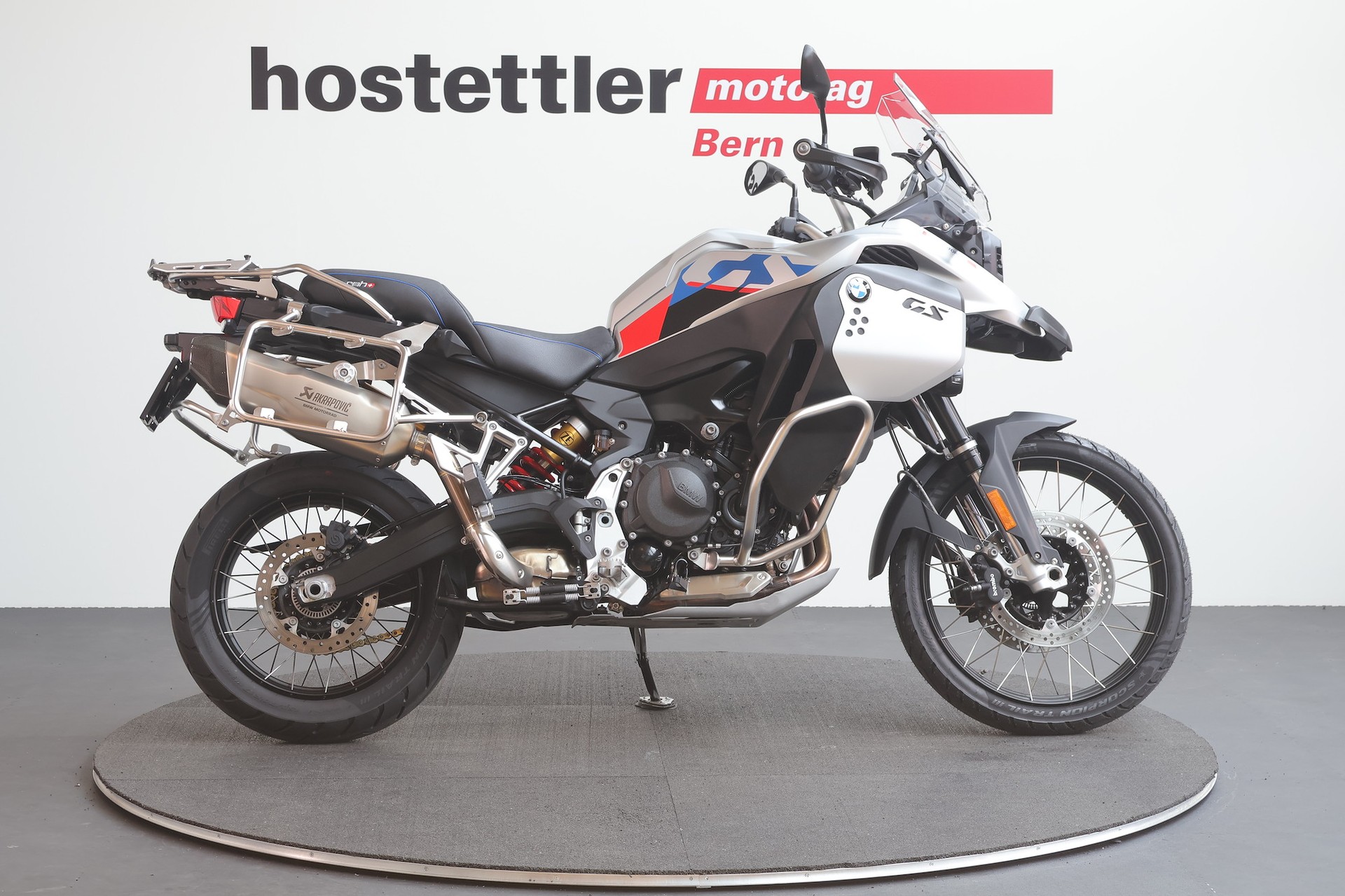 BMW F 900 GS Adventure-showroom-element-1