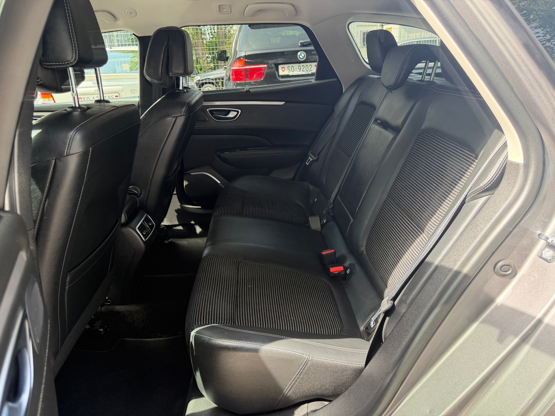 RENAULT Talisman Grandtour 2.0 Blue dCi Intens EDC ** Teil-Leder ** Gr-Navi ** RF-Kamera ** Ab MFK & Service-image-6