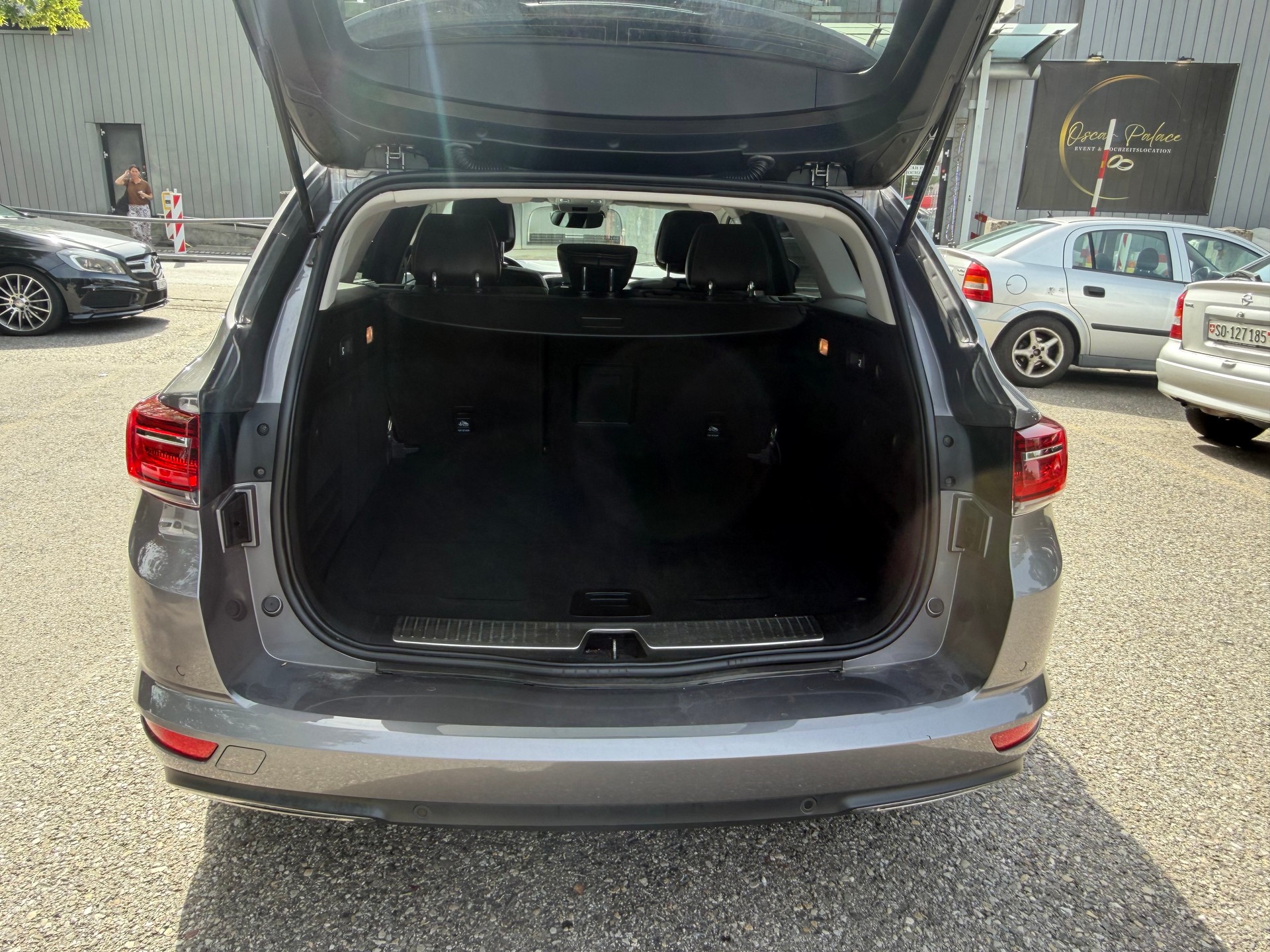 RENAULT Talisman Grandtour 2.0 Blue dCi Intens EDC ** Teil-Leder ** Gr-Navi ** RF-Kamera ** Ab MFK & Service-image-12