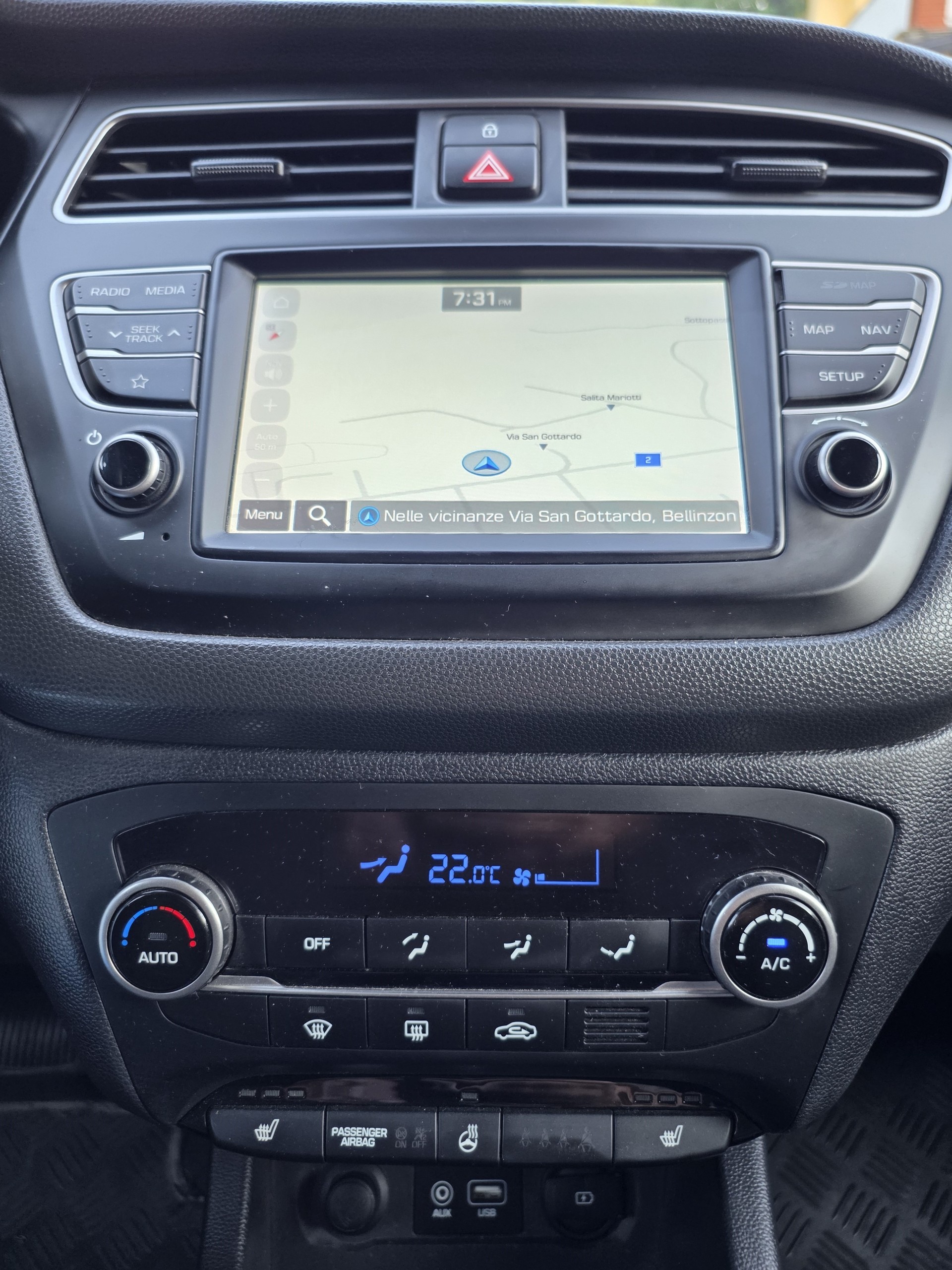 HYUNDAI i20 1.0 T-GDi Amplia DCT-image-9