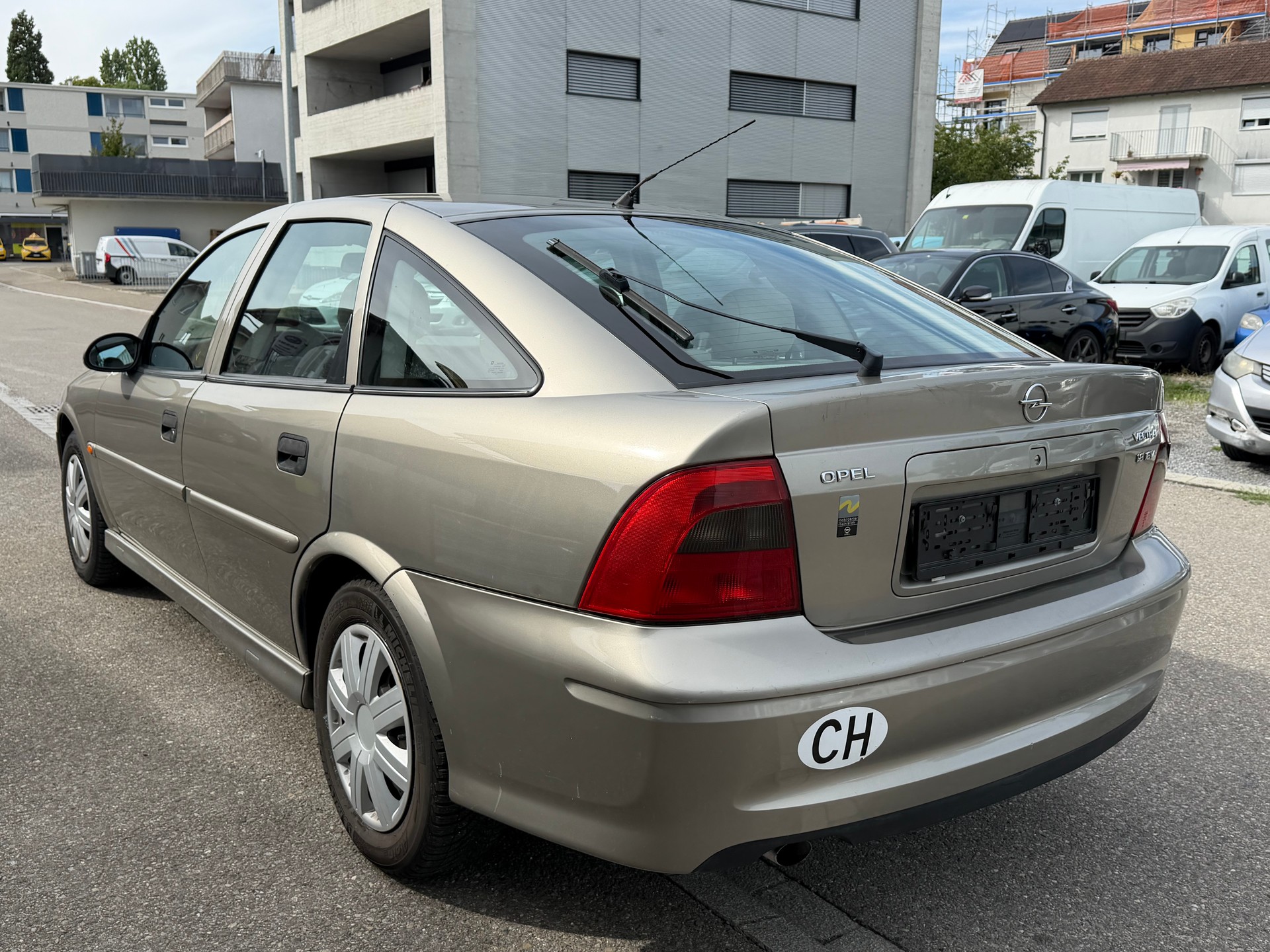 OPEL Vectra 1.8i 16V Club-image-4