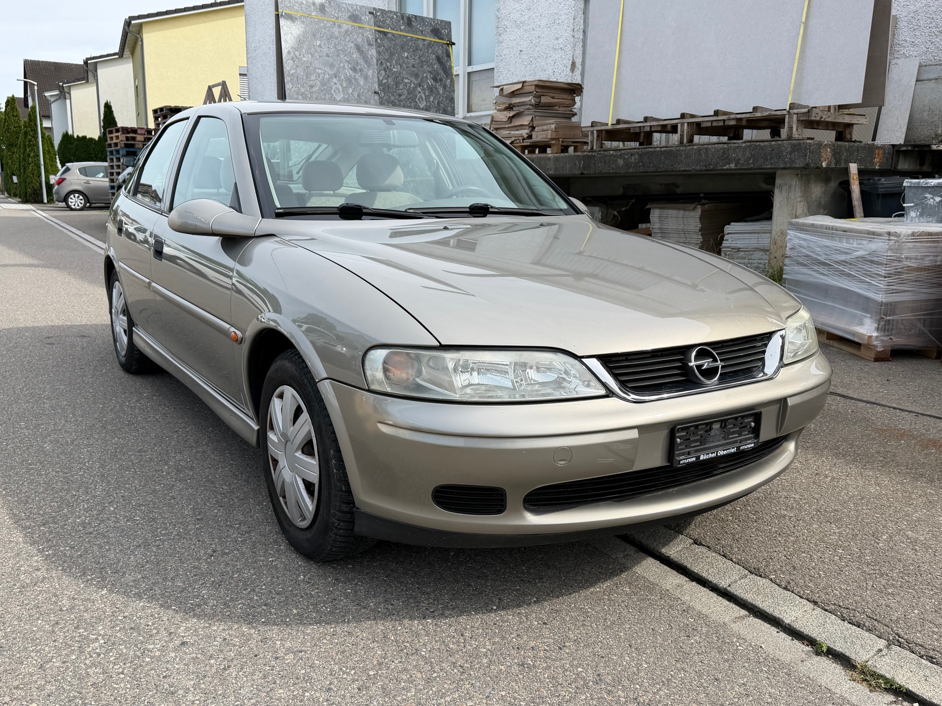 OPEL Vectra 1.8i 16V Club-image-0