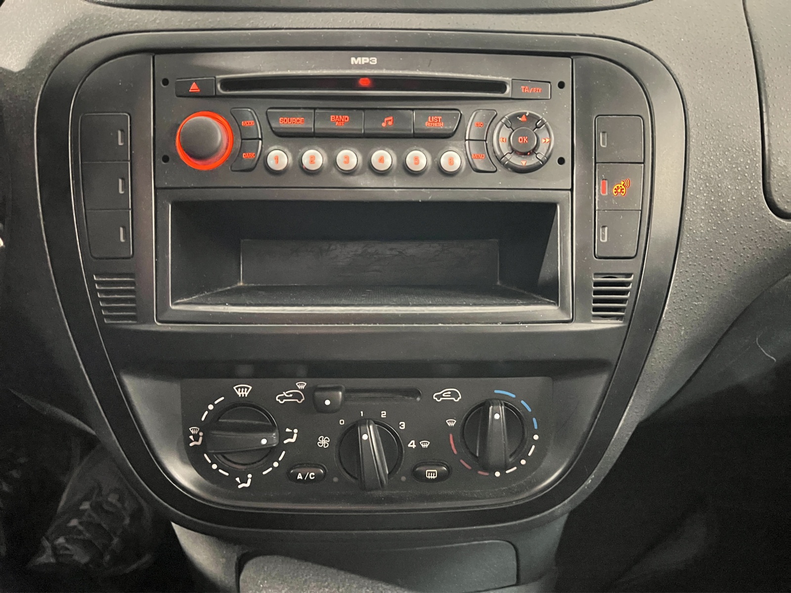 CITROEN C3 1.4i Furio-image-8