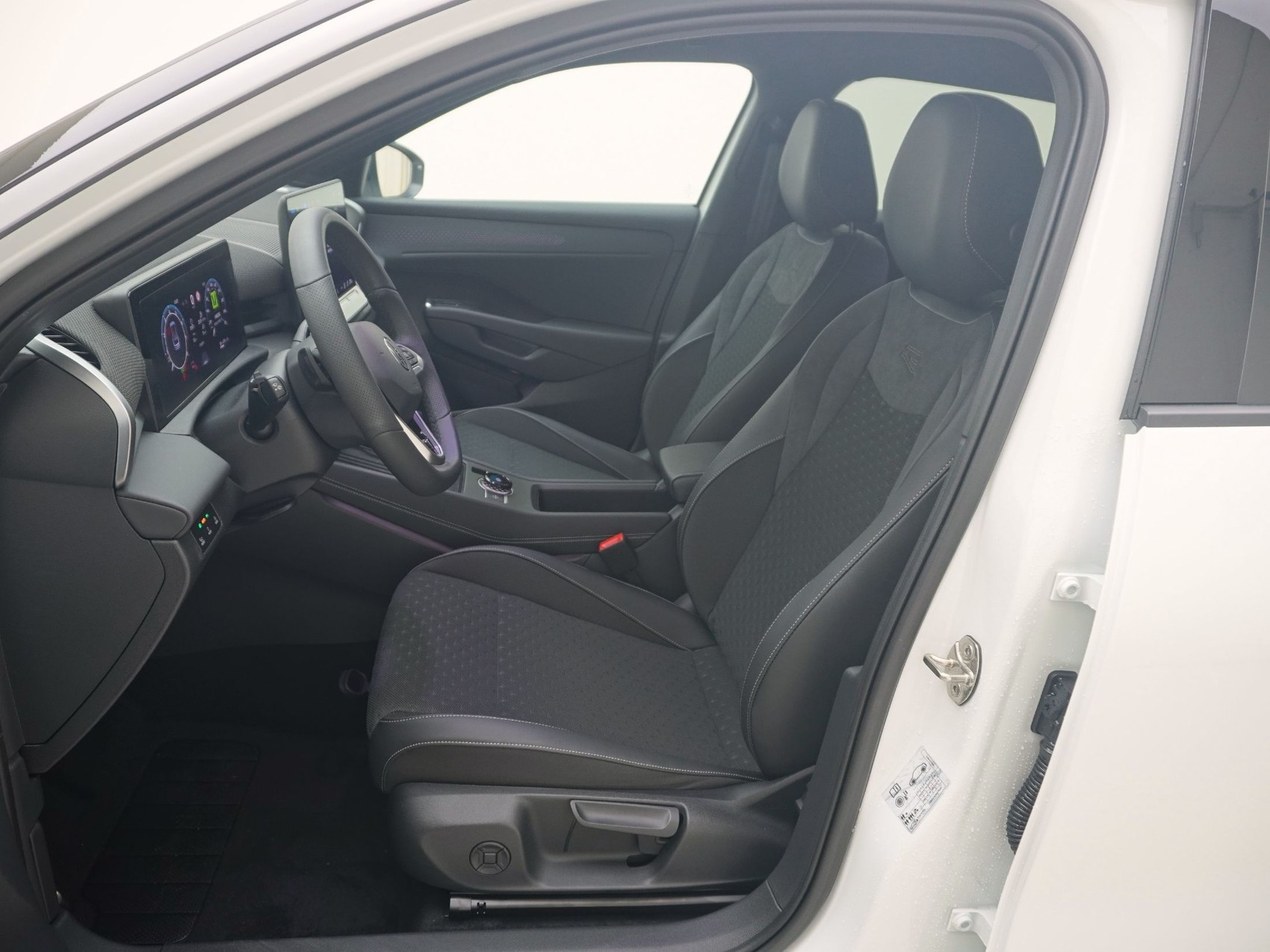 VW T-Roc 1.5 eTSI R-Line DSG-image-10