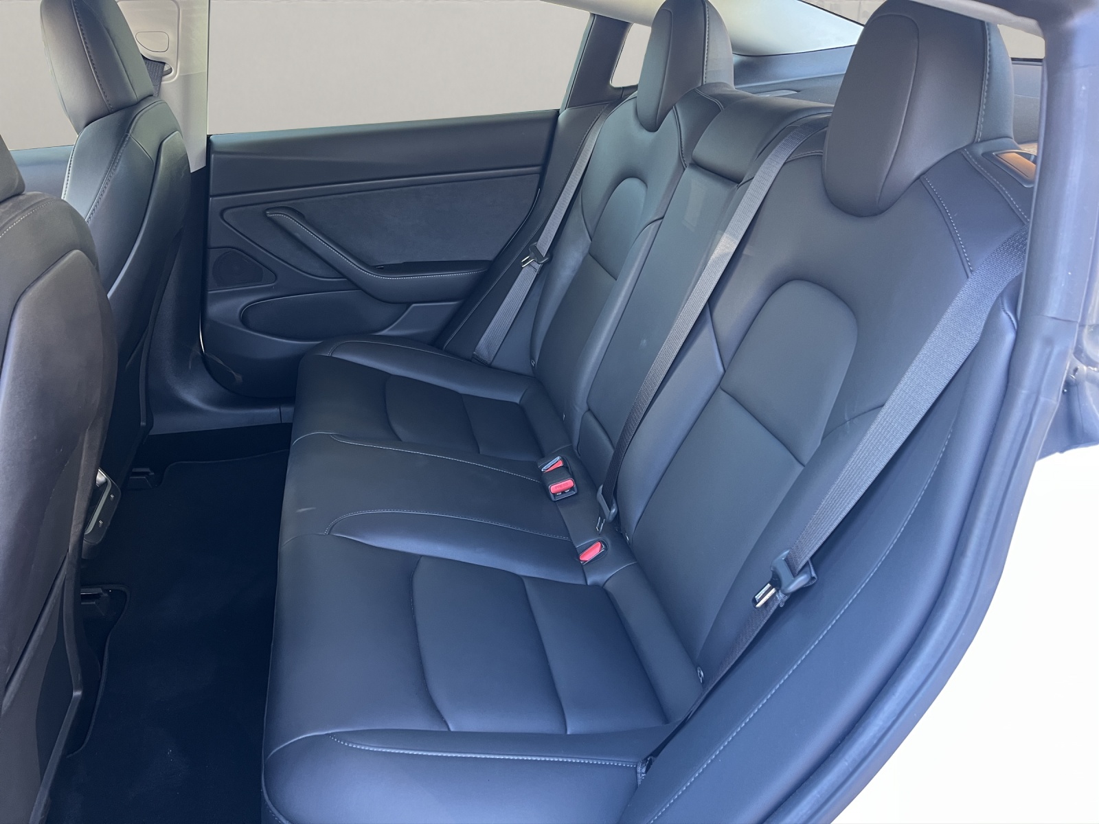 TESLA Model 3 Performance D-image-10
