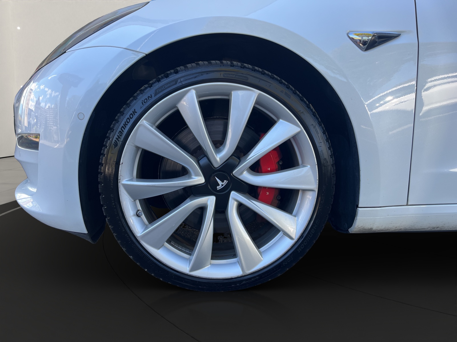 TESLA Model 3 Performance D-image-8