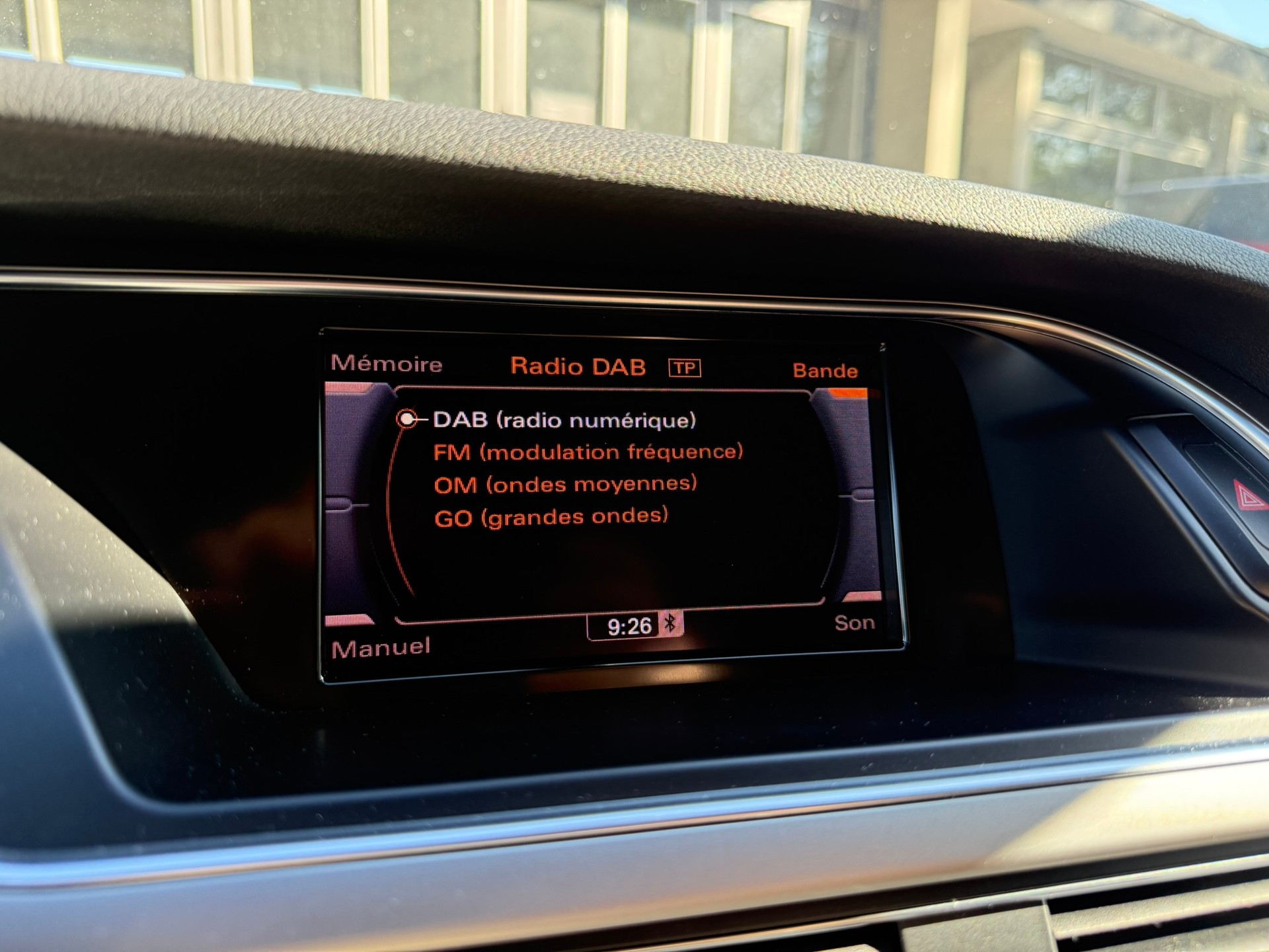AUDI A4 Avant 2.0 TDI-image-12