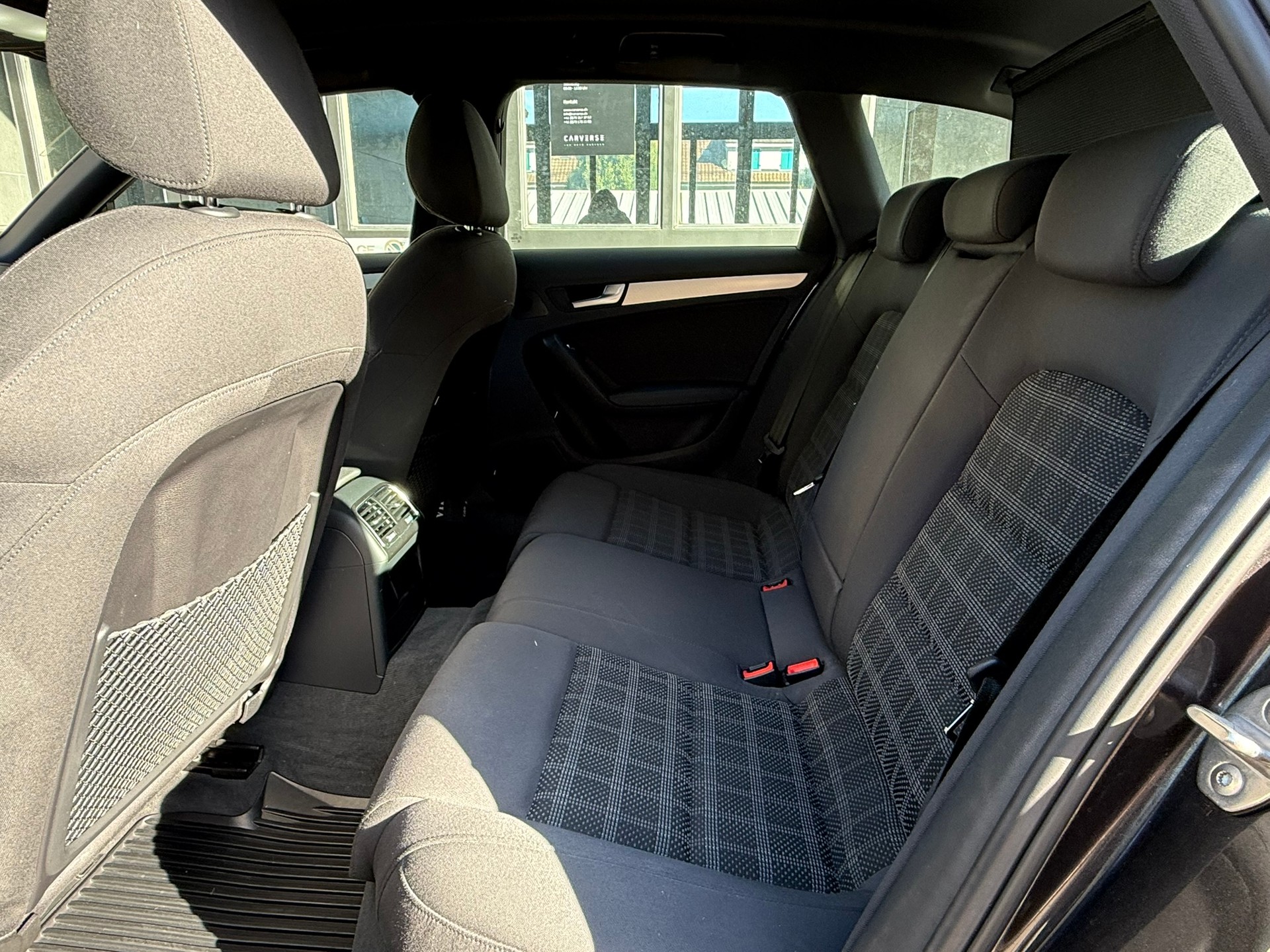AUDI A4 Avant 2.0 TDI-image-8