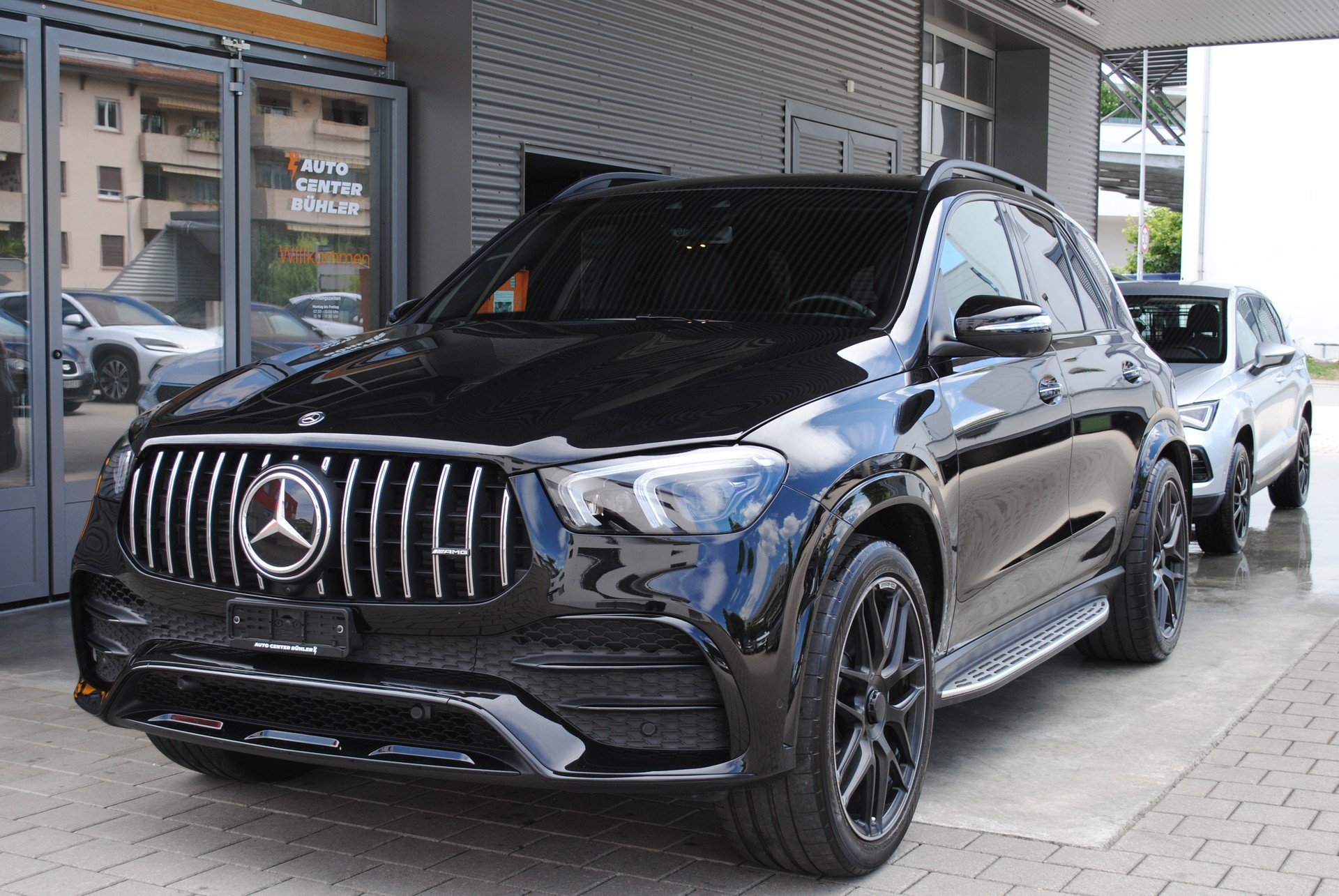 MERCEDES-BENZ GLE 53 AMG 4Matic+ 9G-Speedshift-showroom-element-3
