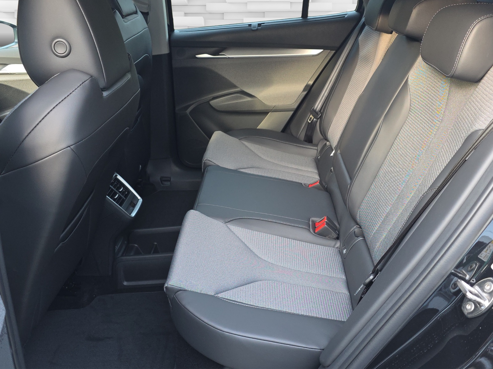 SKODA Enyaq 85 Dynamic-image-8