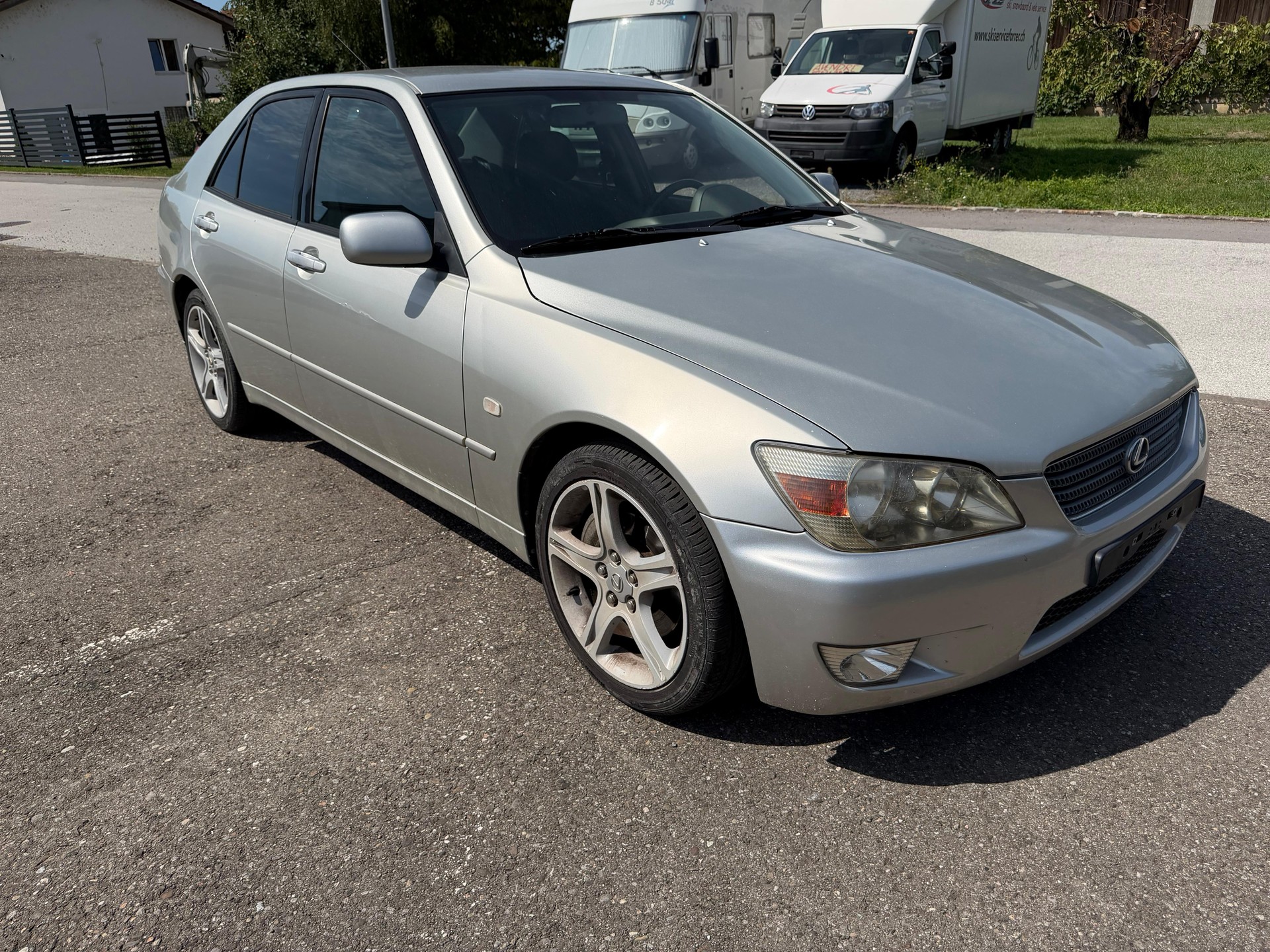 LEXUS IS 200-image-3
