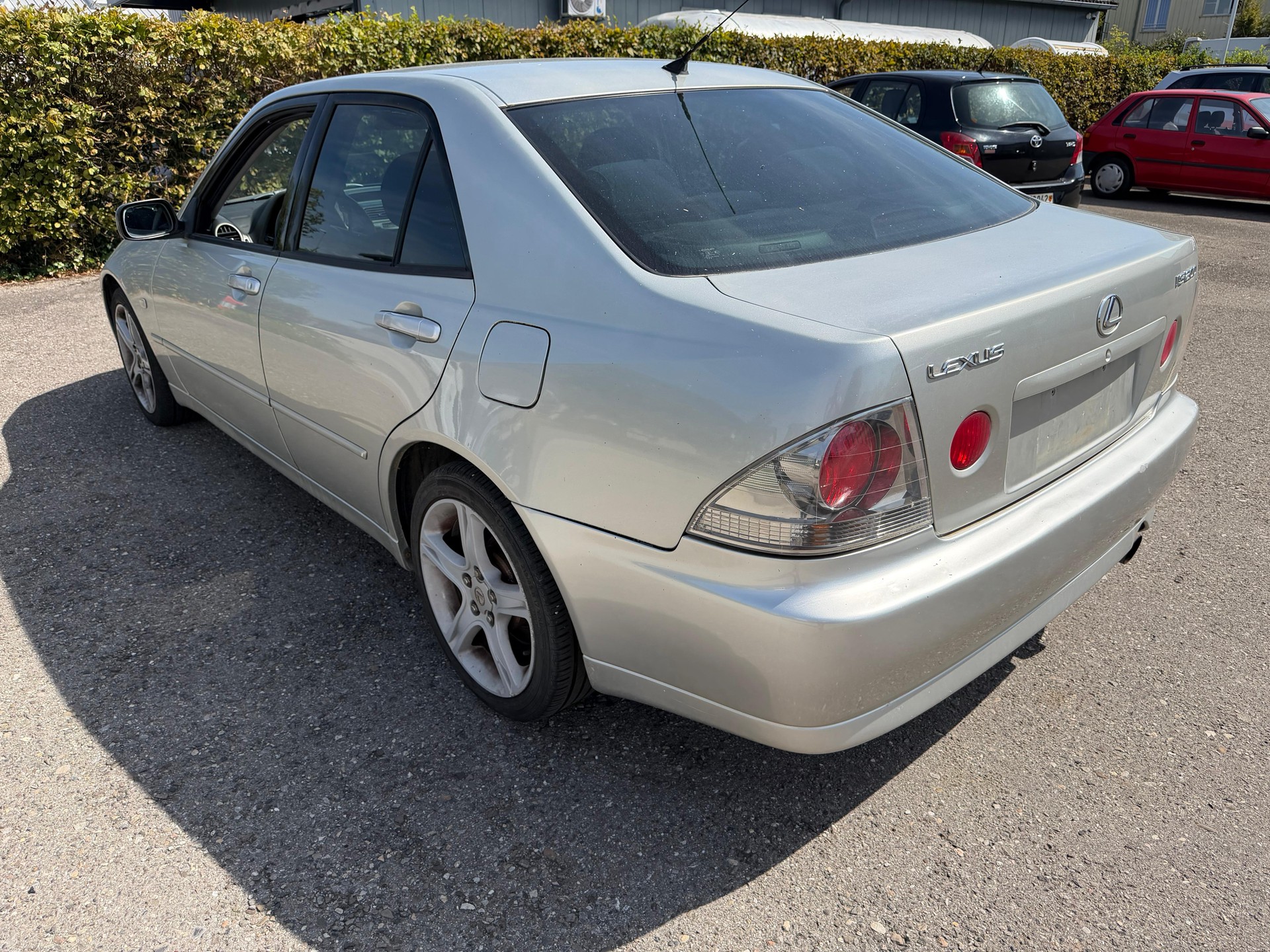 LEXUS IS 200-image-7