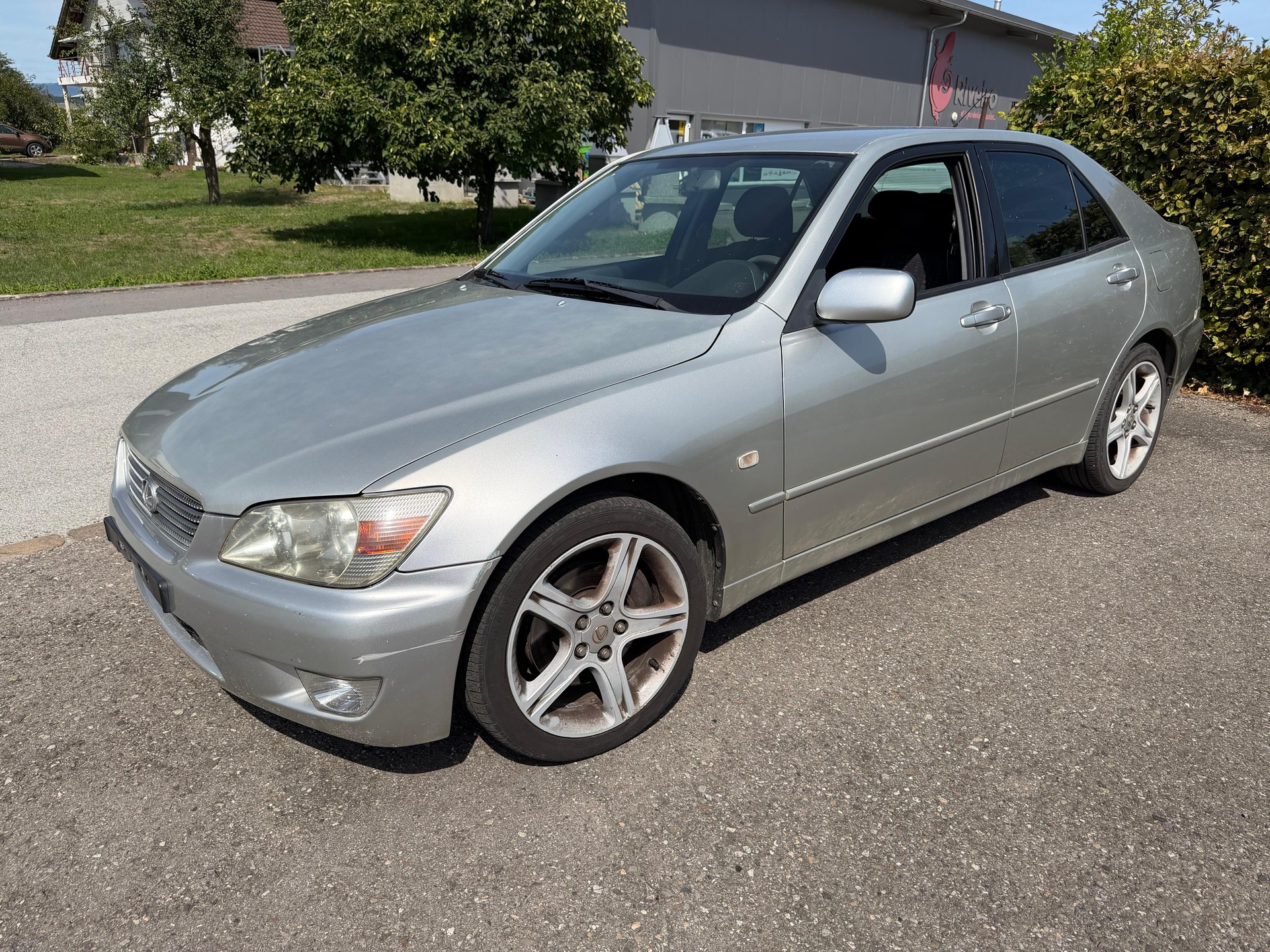 LEXUS IS 200-image-0