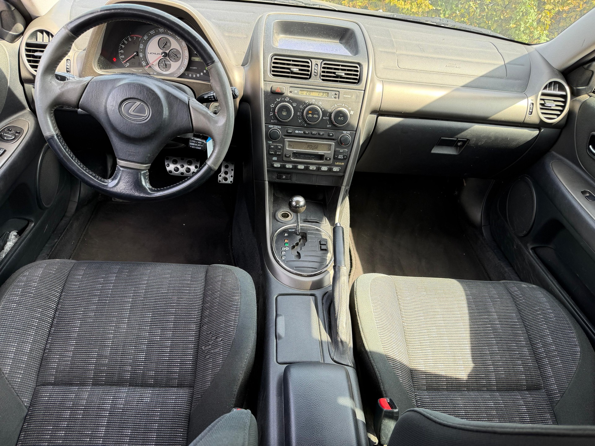LEXUS IS 200-image-1