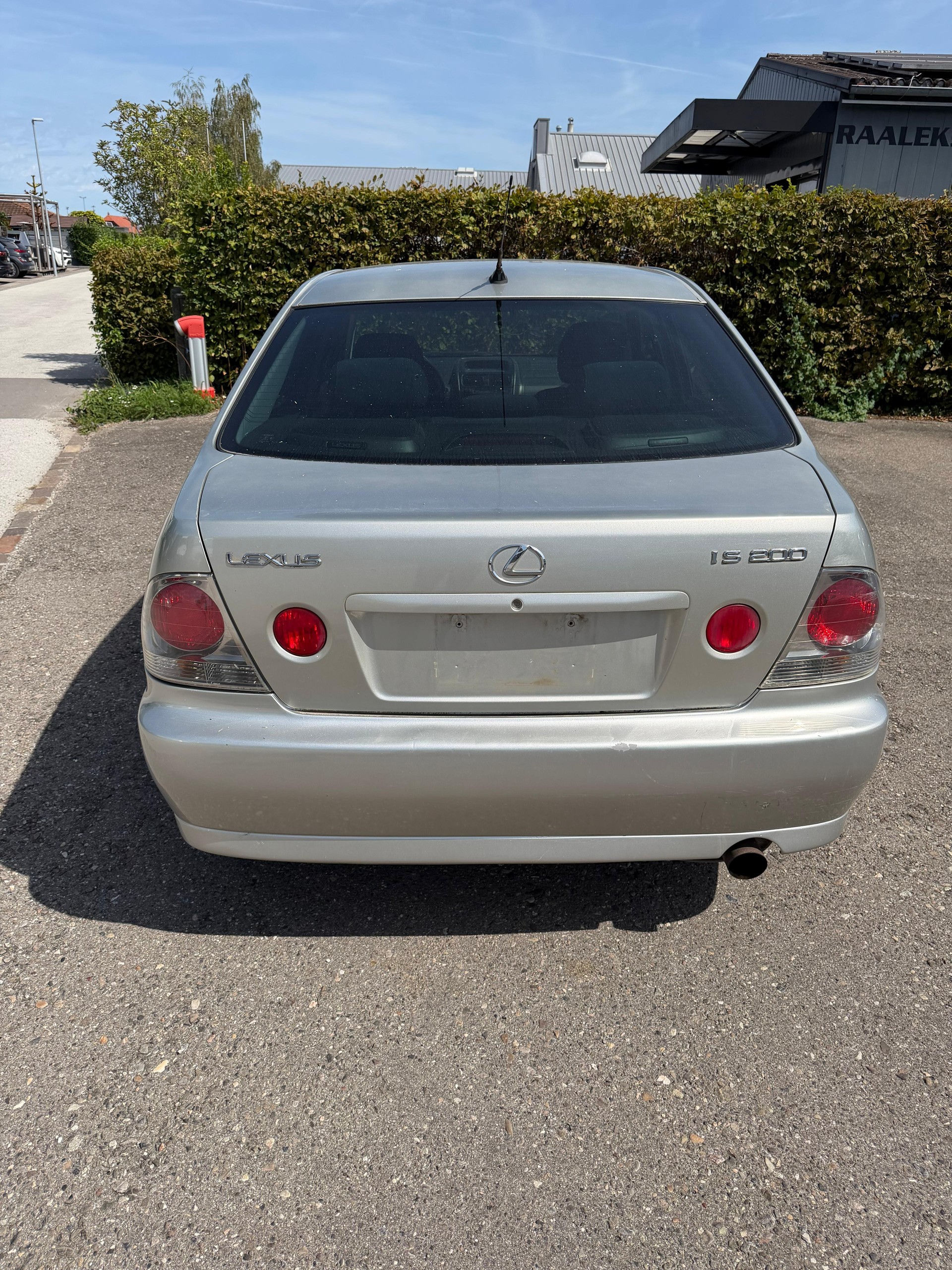 LEXUS IS 200-image-4
