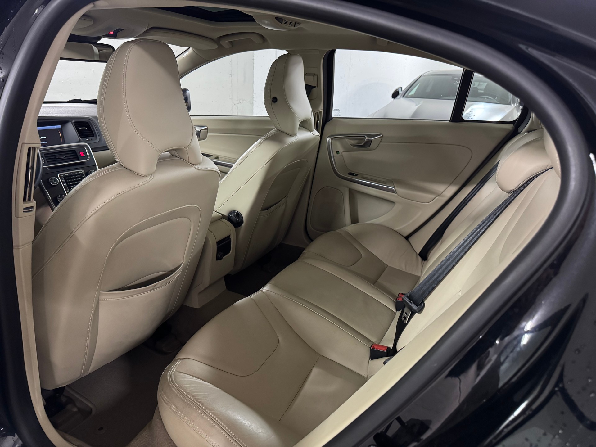 VOLVO S60 T5 Summum Powershift 1-Hand-image-12