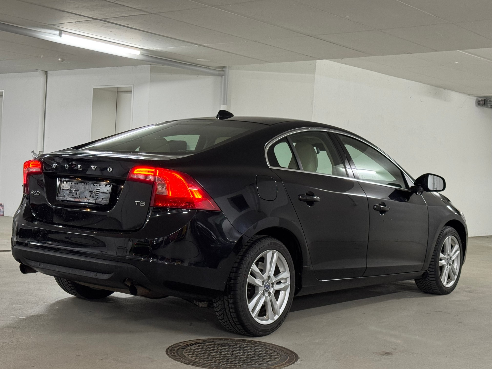 VOLVO S60 T5 Summum Powershift 1-Hand-image-6