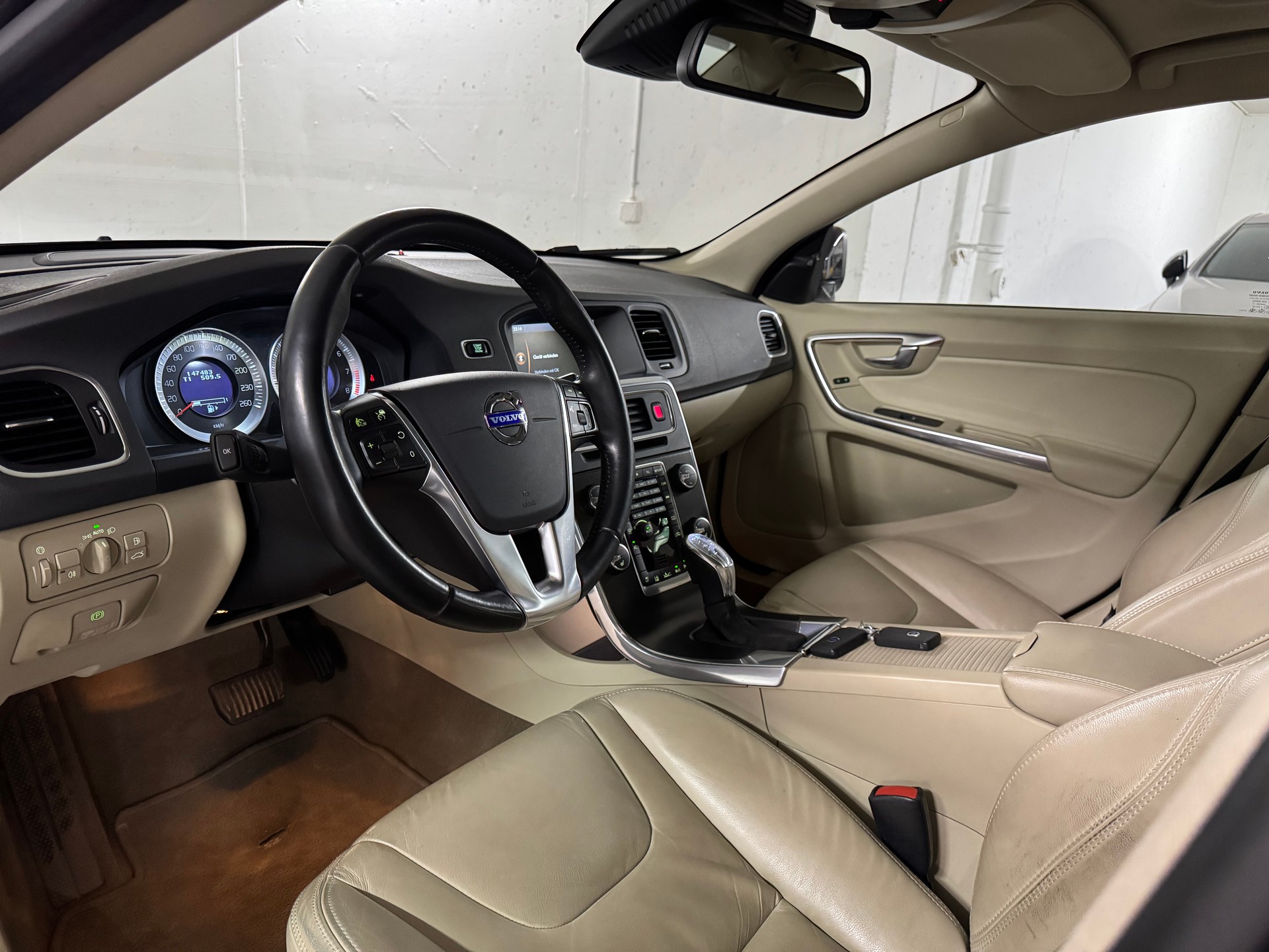 VOLVO S60 T5 Summum Powershift 1-Hand-image-7