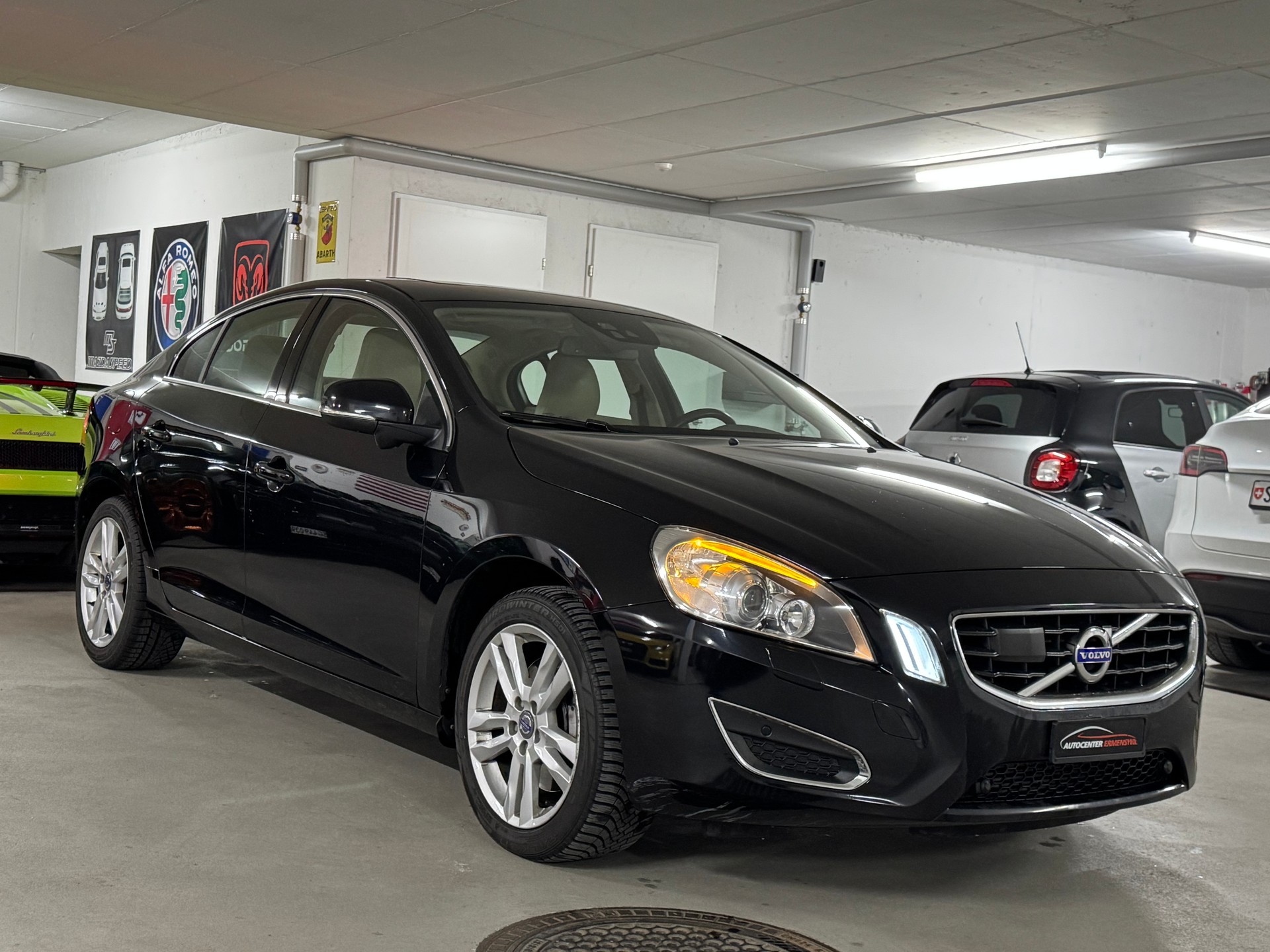 VOLVO S60 T5 Summum Powershift 1-Hand-image-2