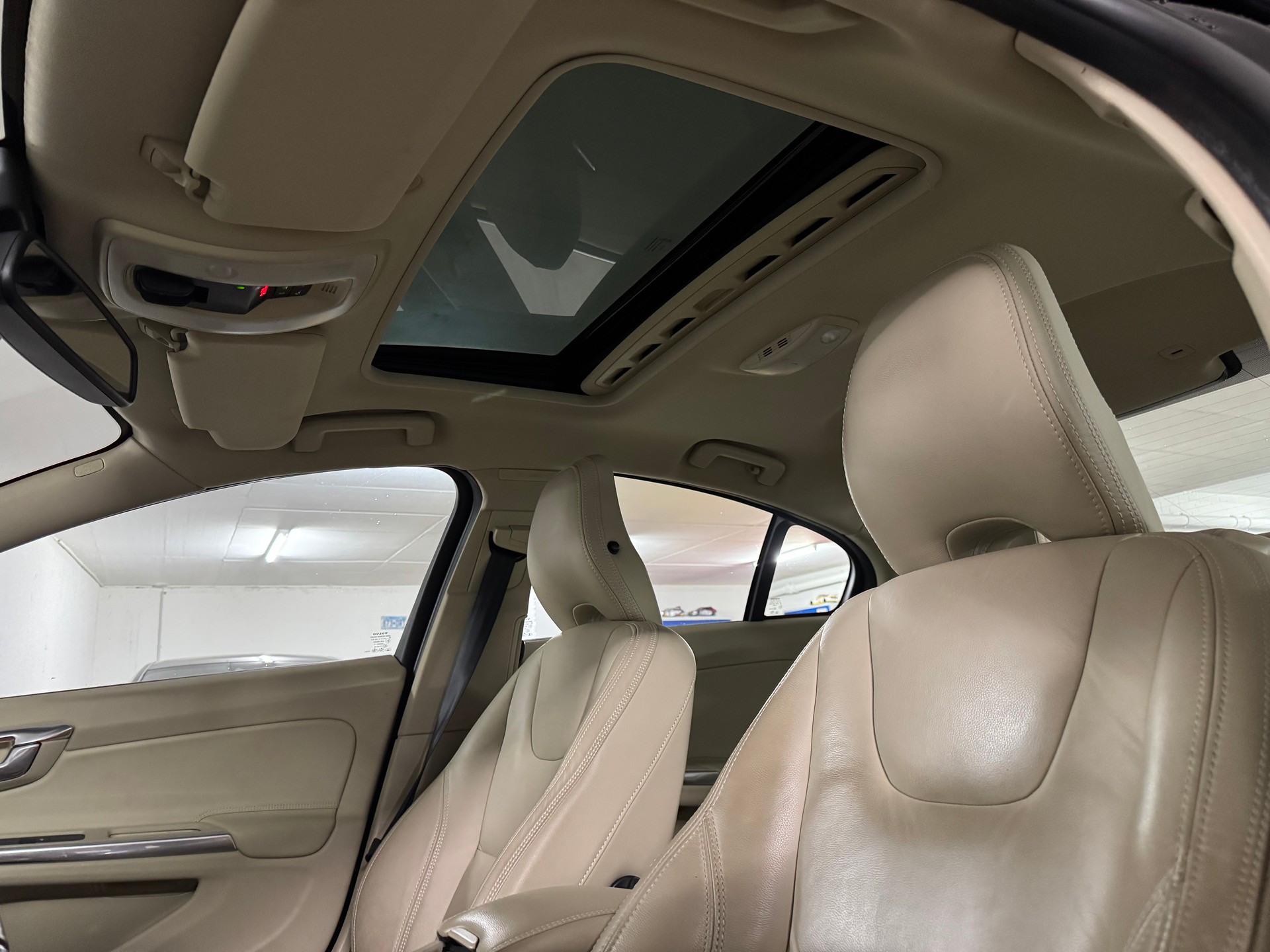 VOLVO S60 T5 Summum Powershift 1-Hand-image-11