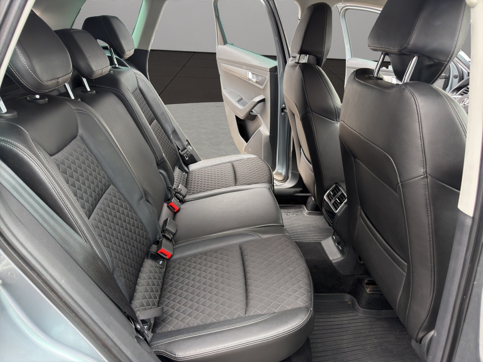 SKODA Karoq 2.0 TDI CR Style 4x4 DSG-image-17