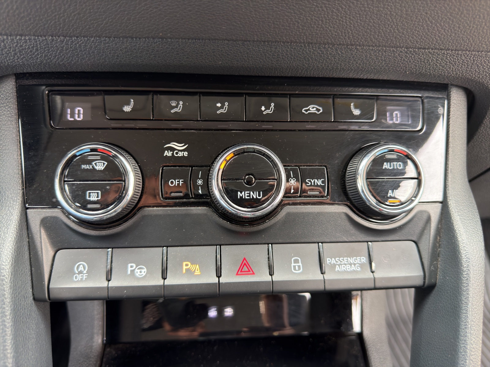 SKODA Karoq 2.0 TDI CR Style 4x4 DSG-image-15