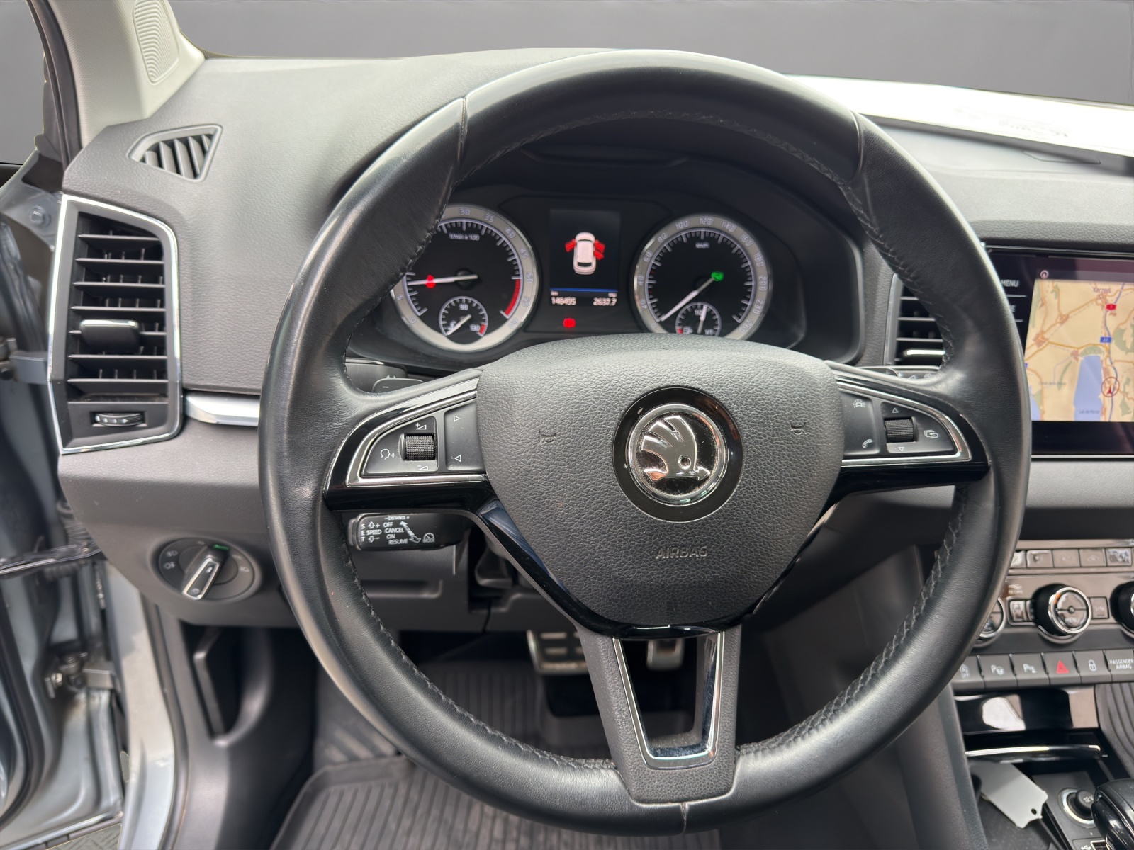 SKODA Karoq 2.0 TDI CR Style 4x4 DSG-image-9