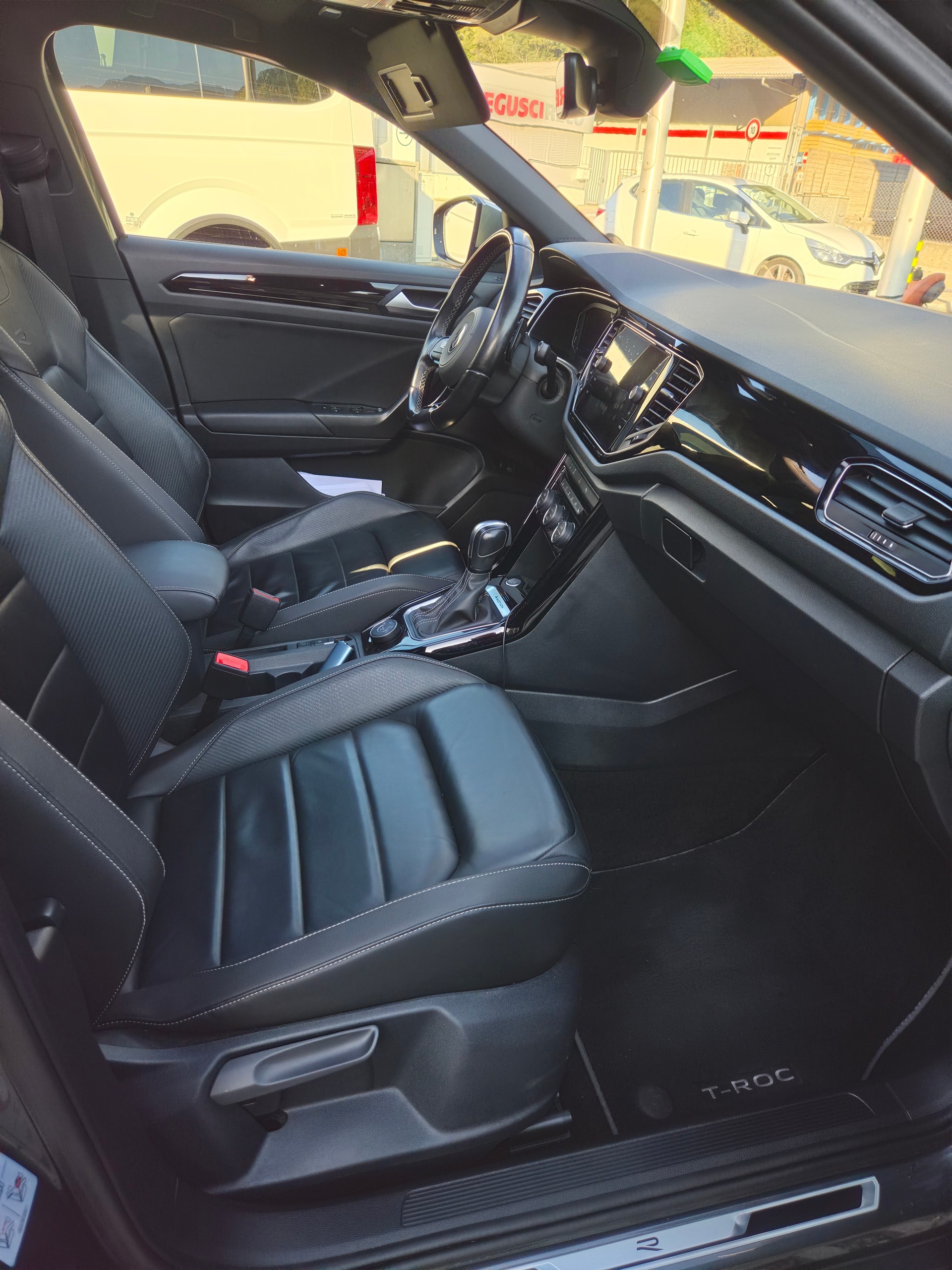 VW T-ROC 2.0 TSI R DSG 4motion-image-4