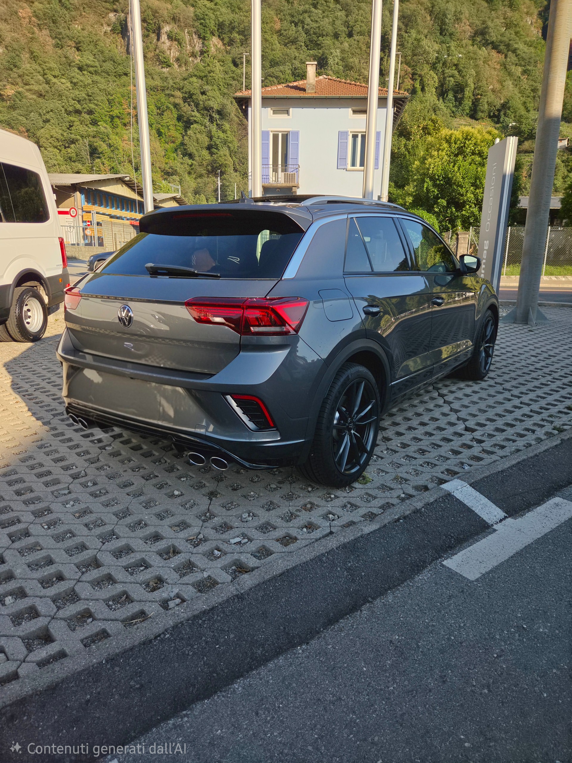 VW T-ROC 2.0 TSI R DSG 4motion-image-2