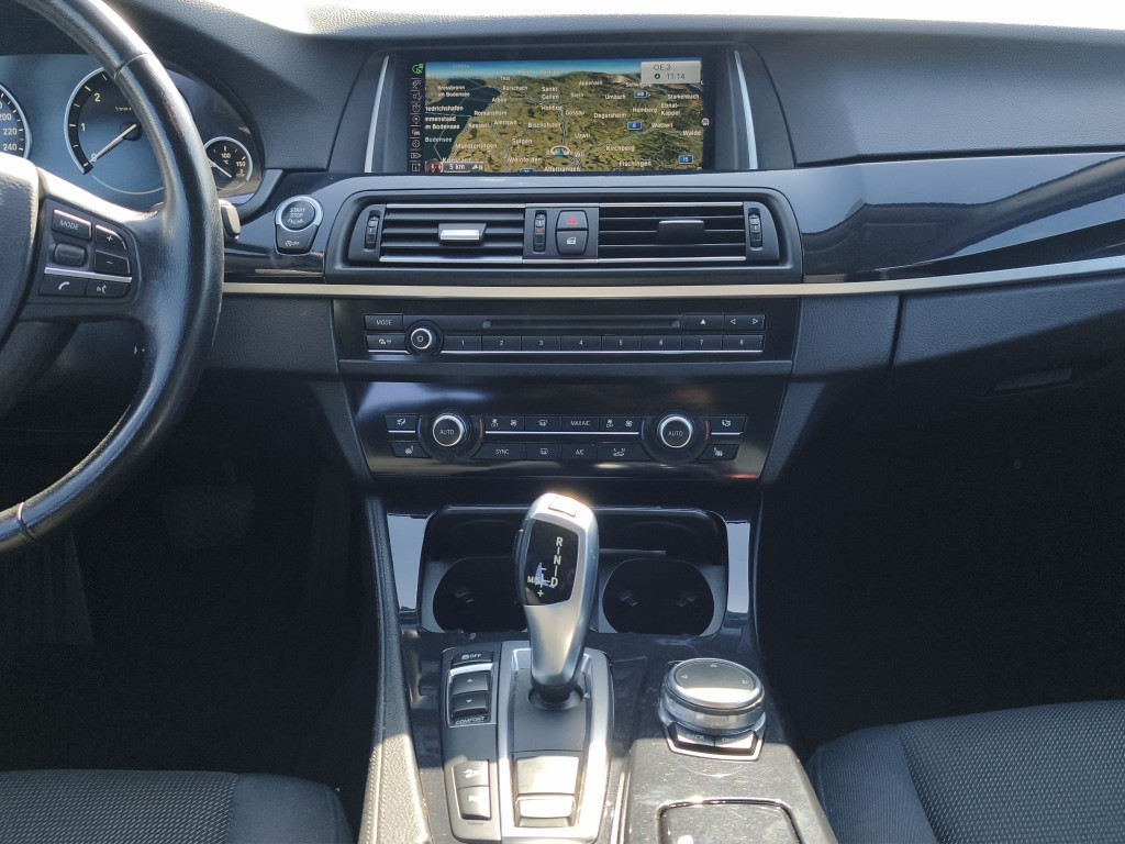 BMW 530d xDrive Touring-image-12