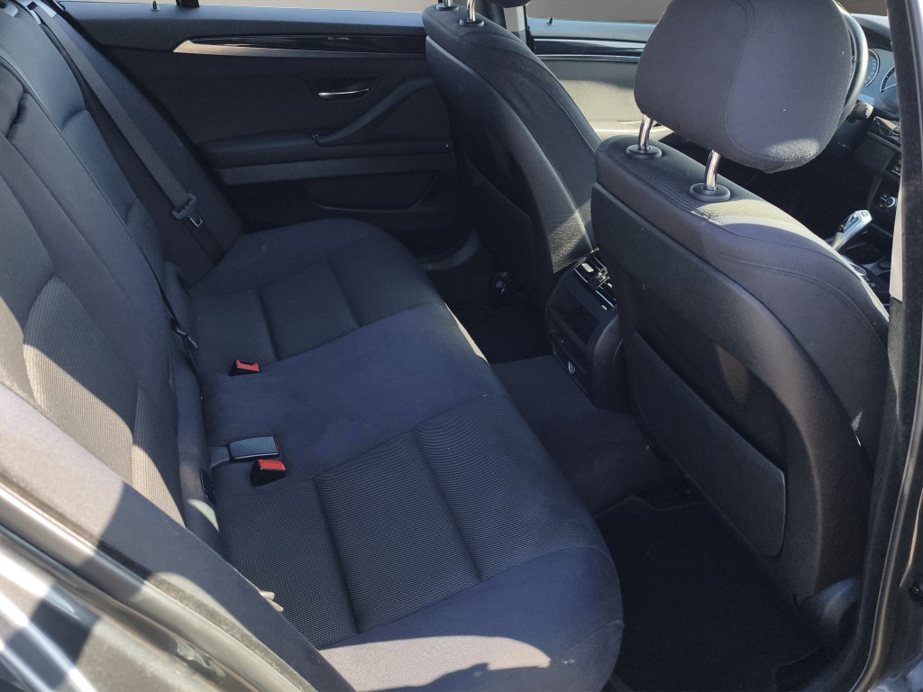 BMW 530d xDrive Touring-image-14