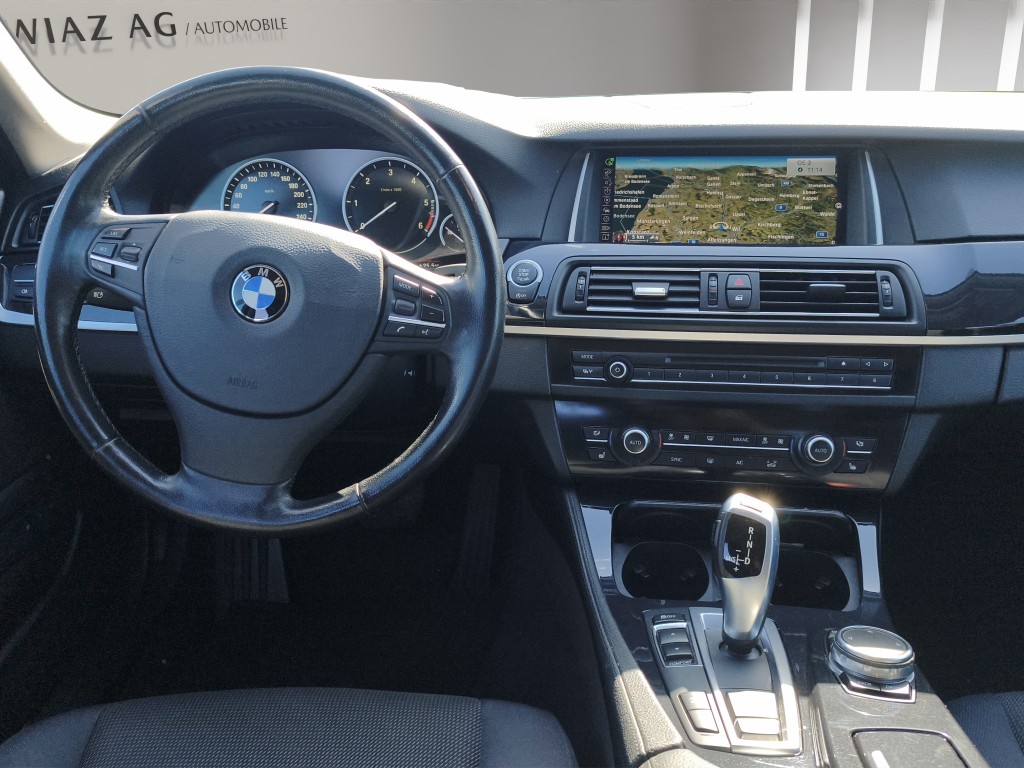 BMW 530d xDrive Touring-image-6