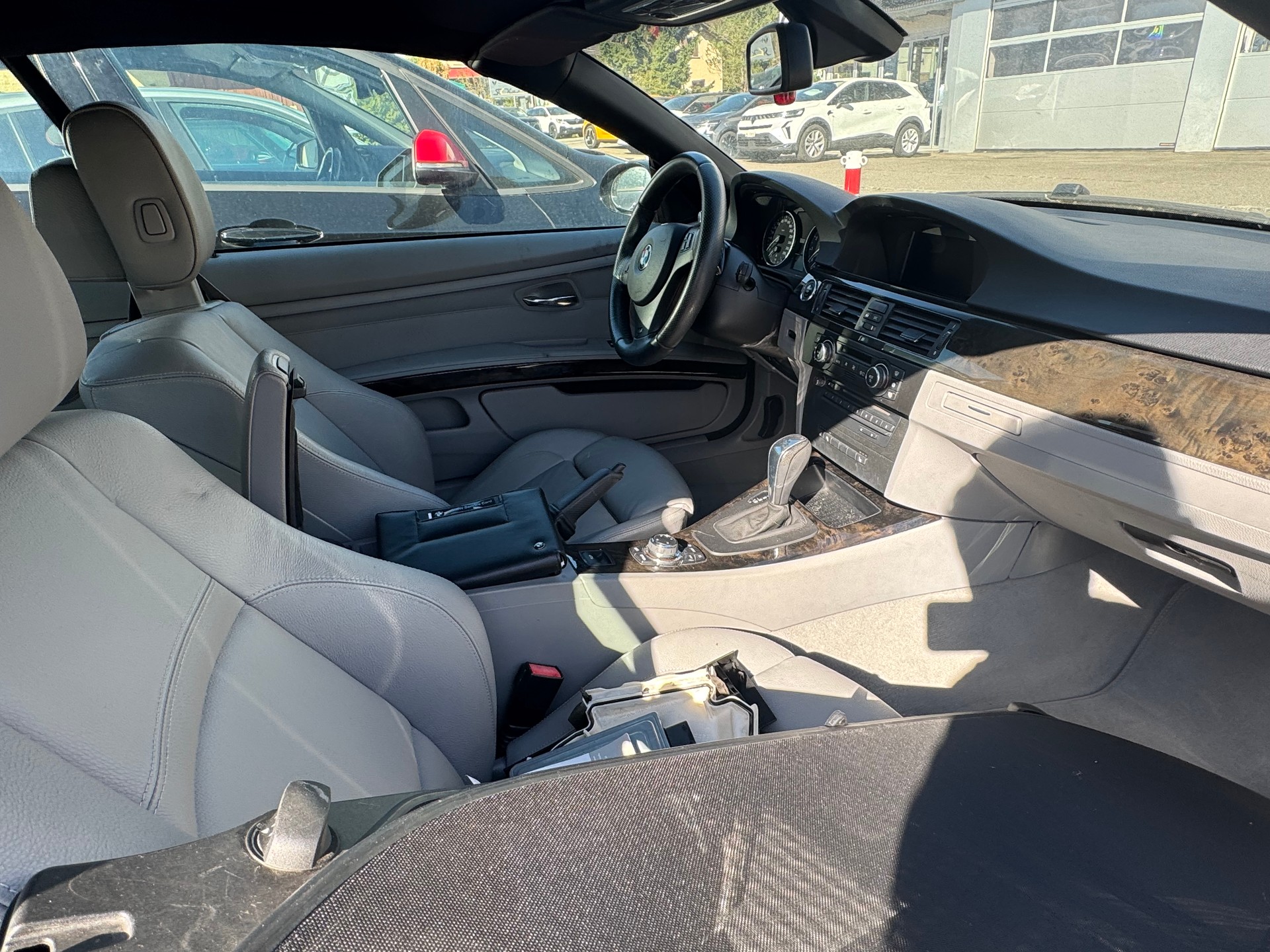 BMW 330i Cabriolet Steptronic-image-7