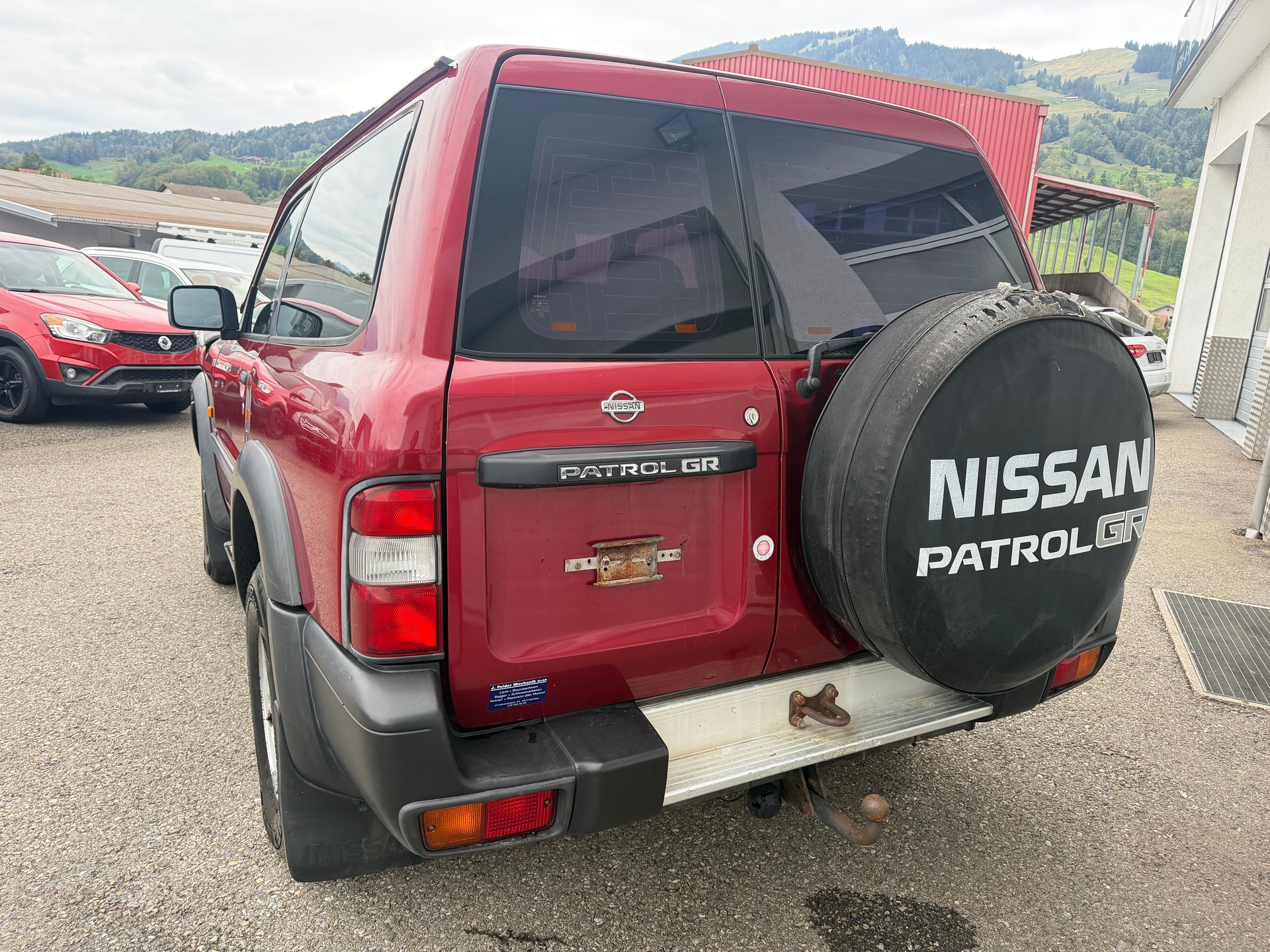 NISSAN Patrol 2.8 TD Luxury Hardtop-showroom-element-2