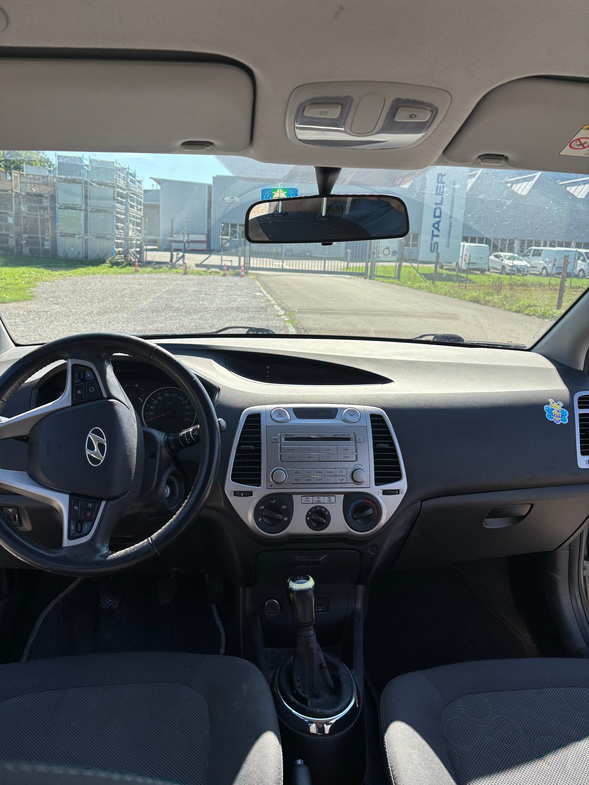 HYUNDAI 1.4 Style-image-4