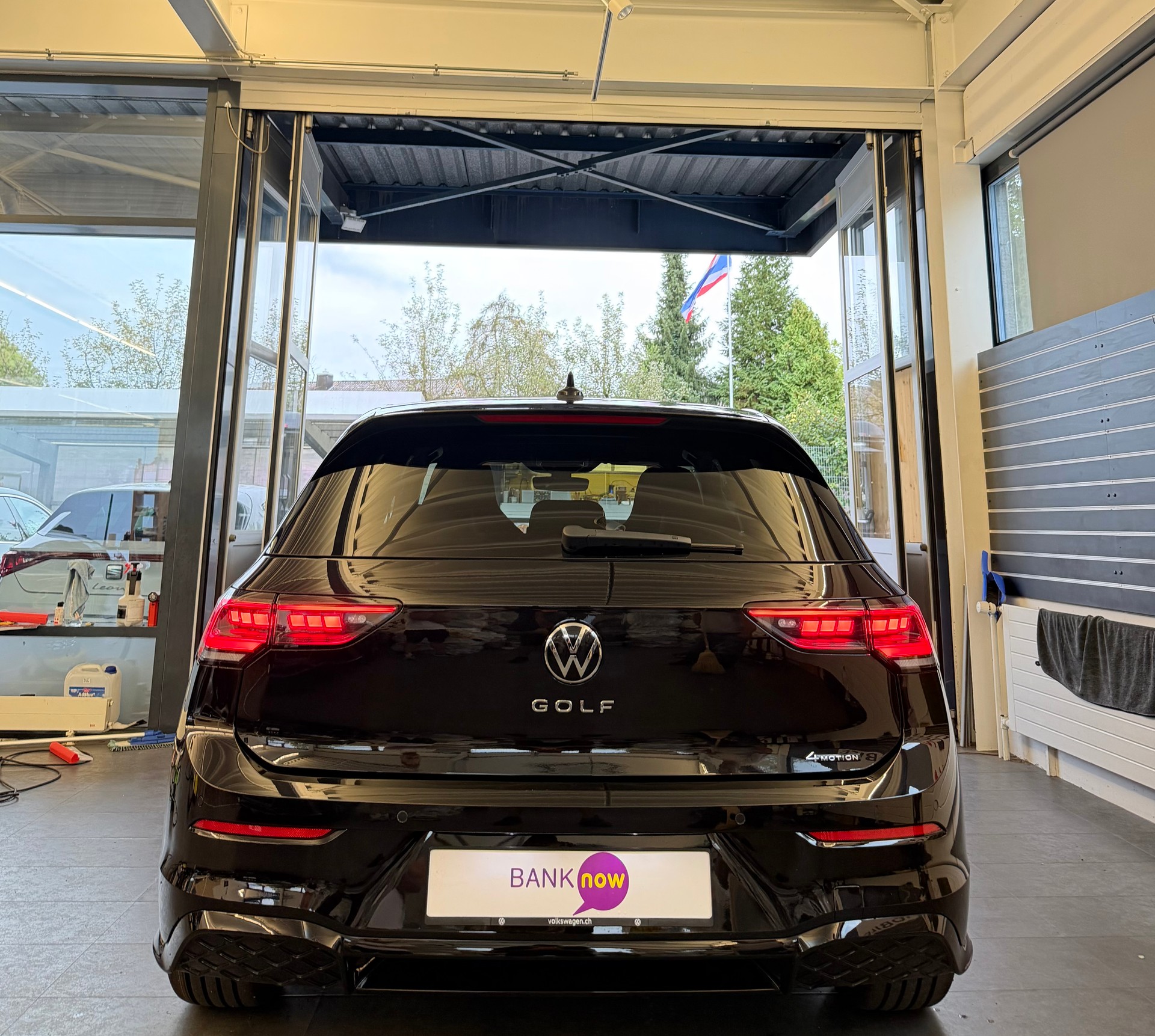 VW Golf VIII 2.0 TSI R-Line DSG 4motion-image-5