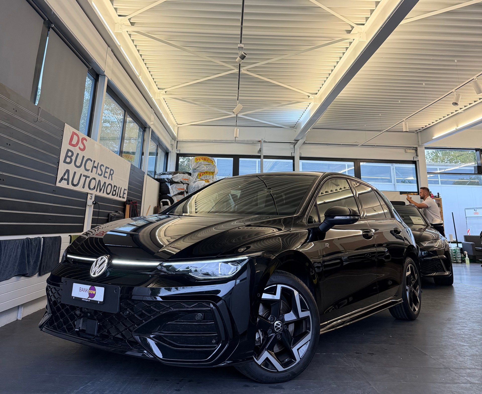 VW Golf VIII 2.0 TSI R-Line DSG 4motion-image-0