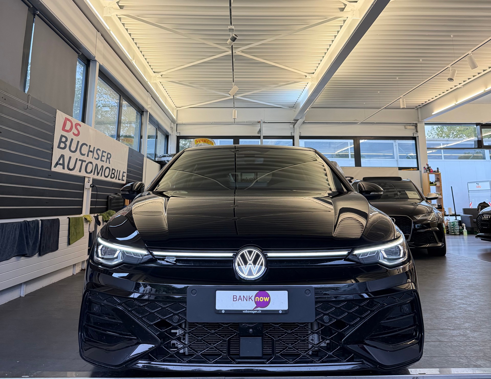 VW Golf VIII 2.0 TSI R-Line DSG 4motion-image-2