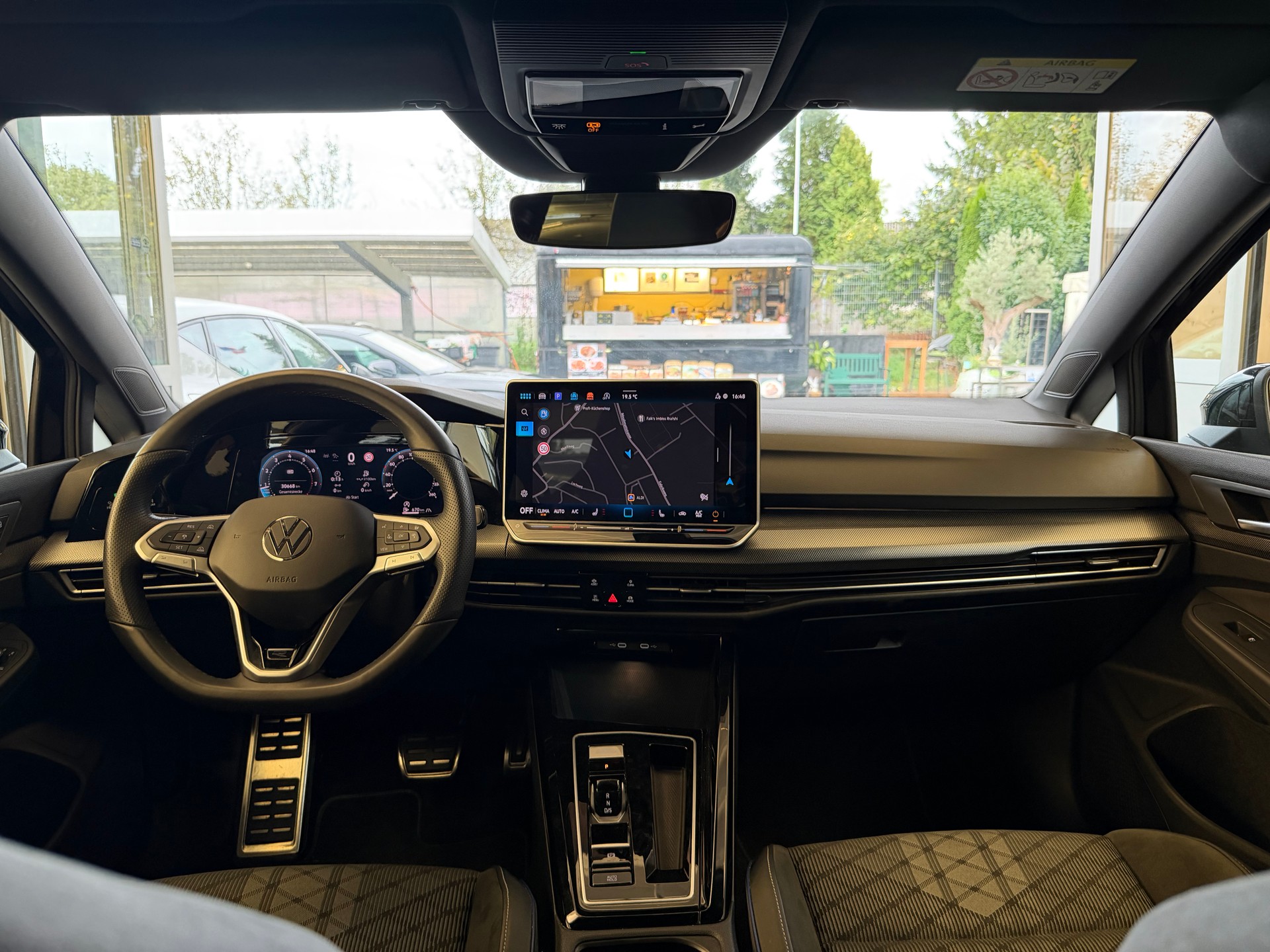 VW Golf VIII 2.0 TSI R-Line DSG 4motion-image-9