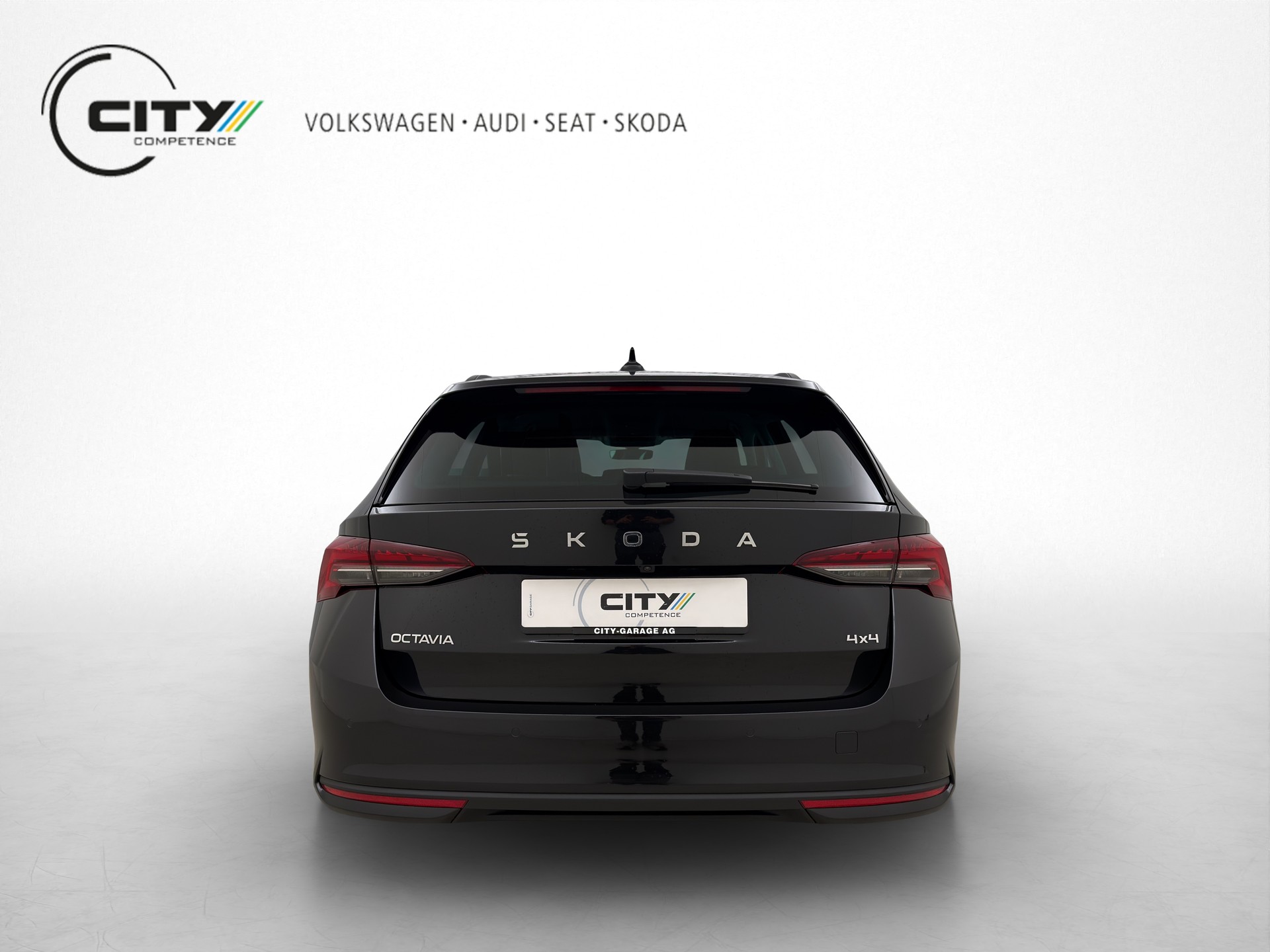 SKODA Octavia Combi 2.0 TSI Selection Tour-image-5