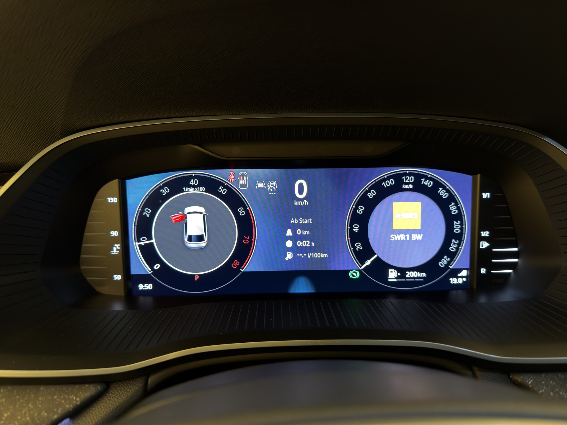 SKODA Octavia Combi 2.0 TSI Selection Tour-image-11