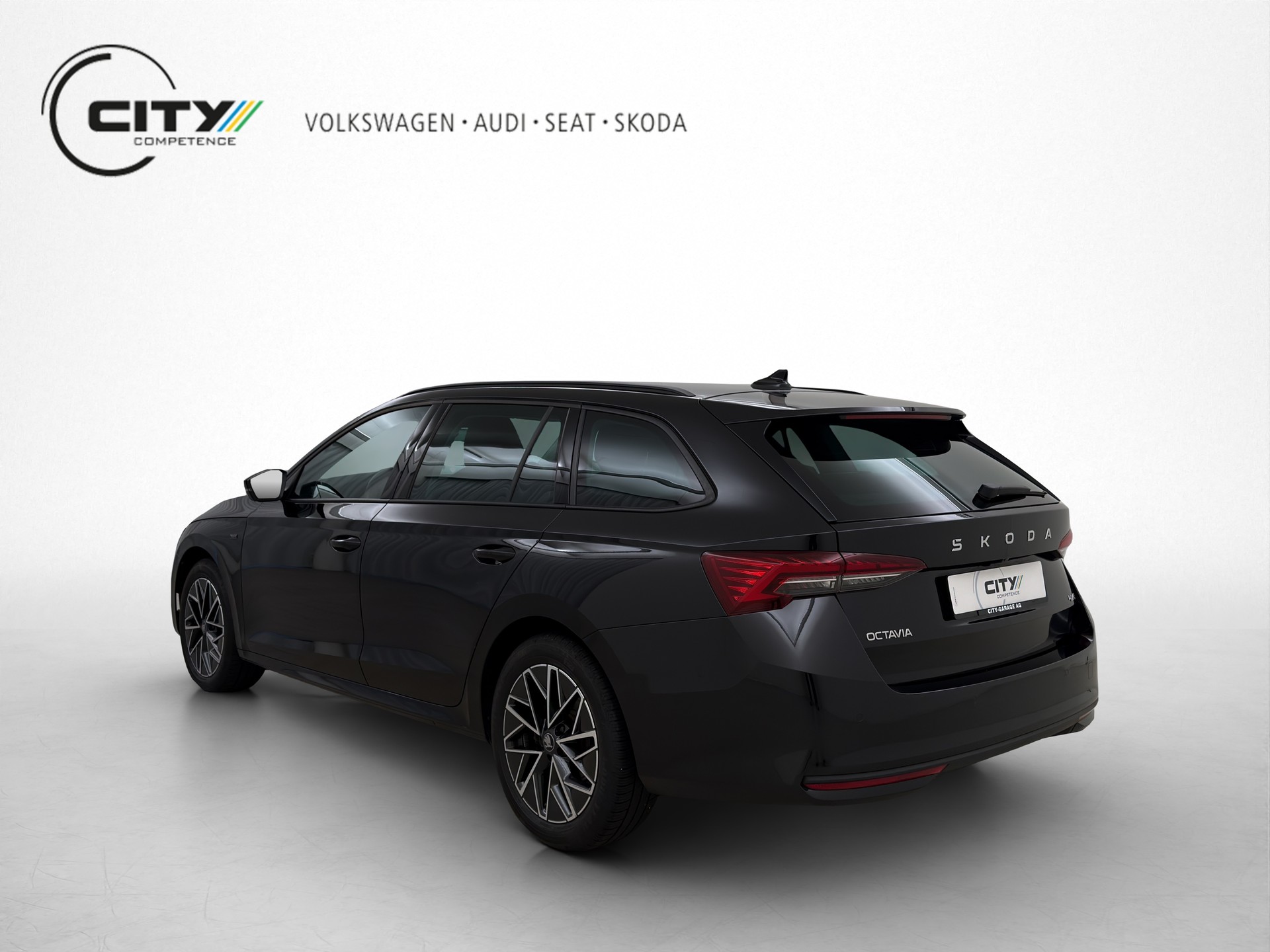 SKODA Octavia Combi 2.0 TSI Selection Tour-image-1